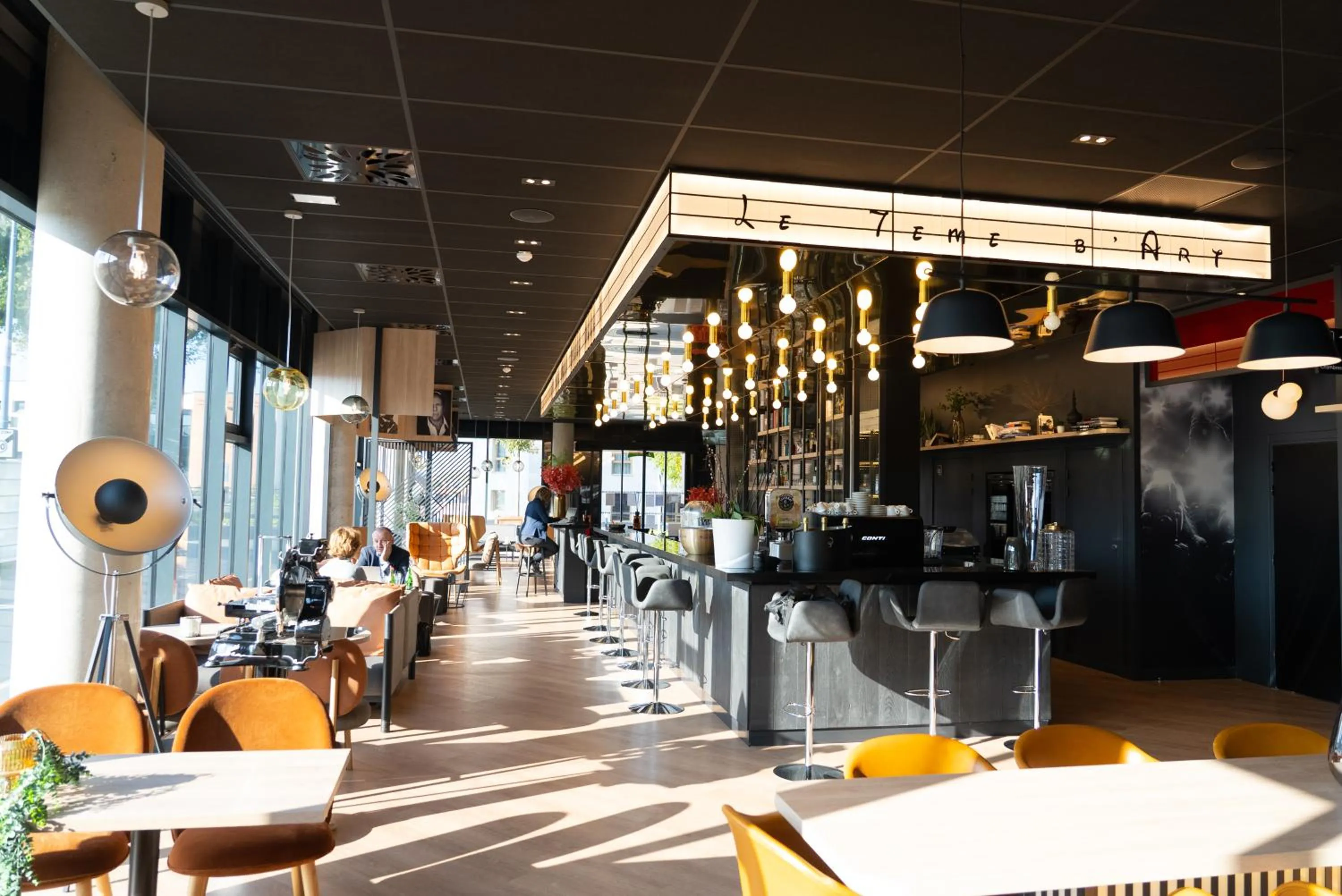 Lounge or bar in ibis Styles Arras Centre