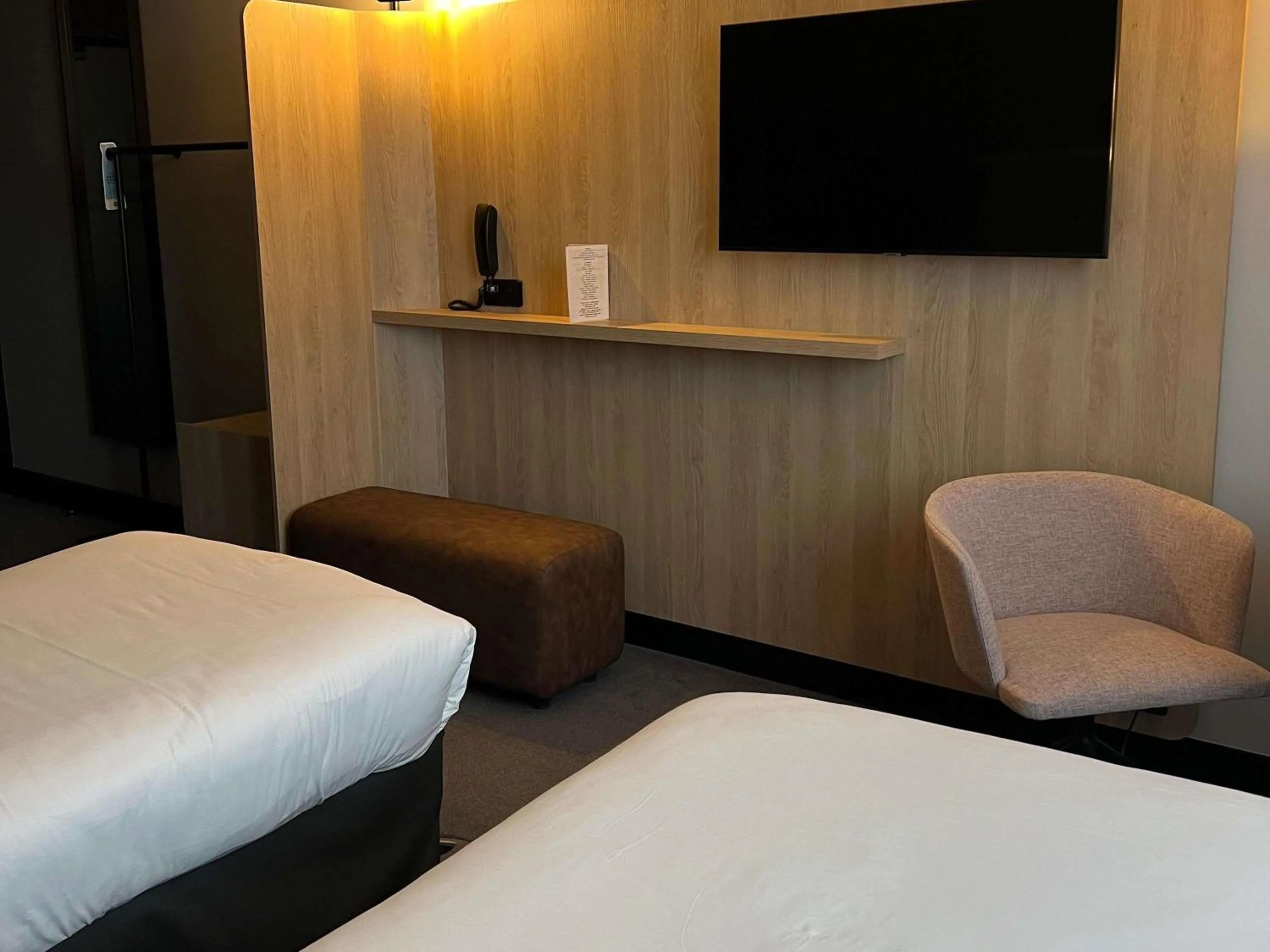 Bedroom, Bed in ibis Styles Arras Centre
