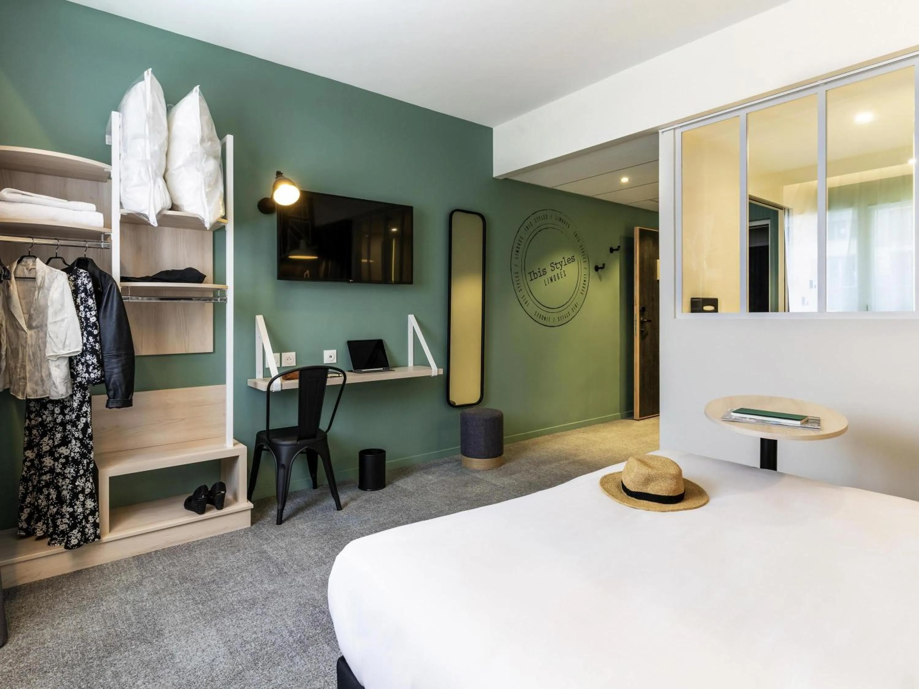 Property building, Bed in ibis Styles Limoges Centre