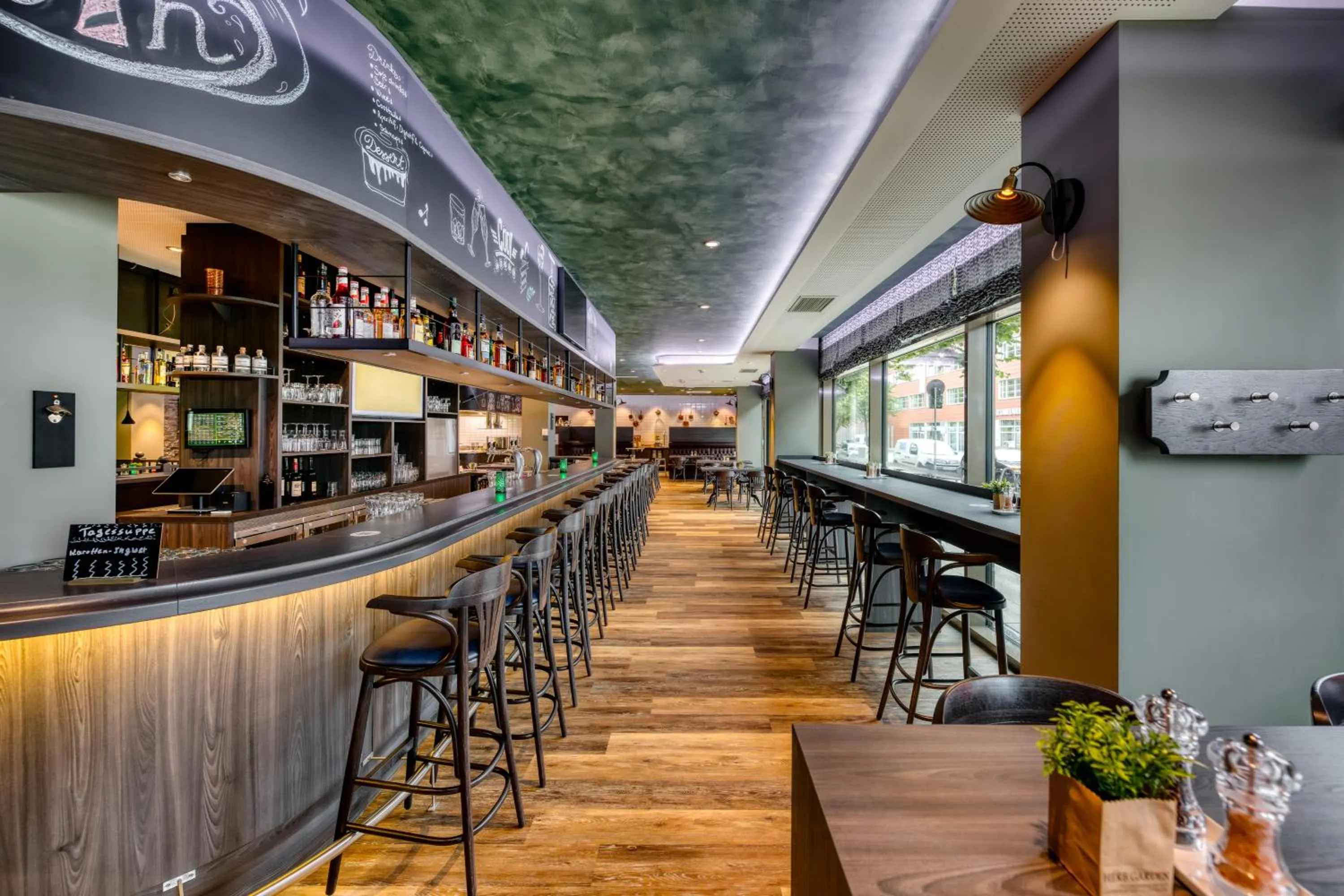 Lounge or bar in ibis Styles Hamburg Barmbek