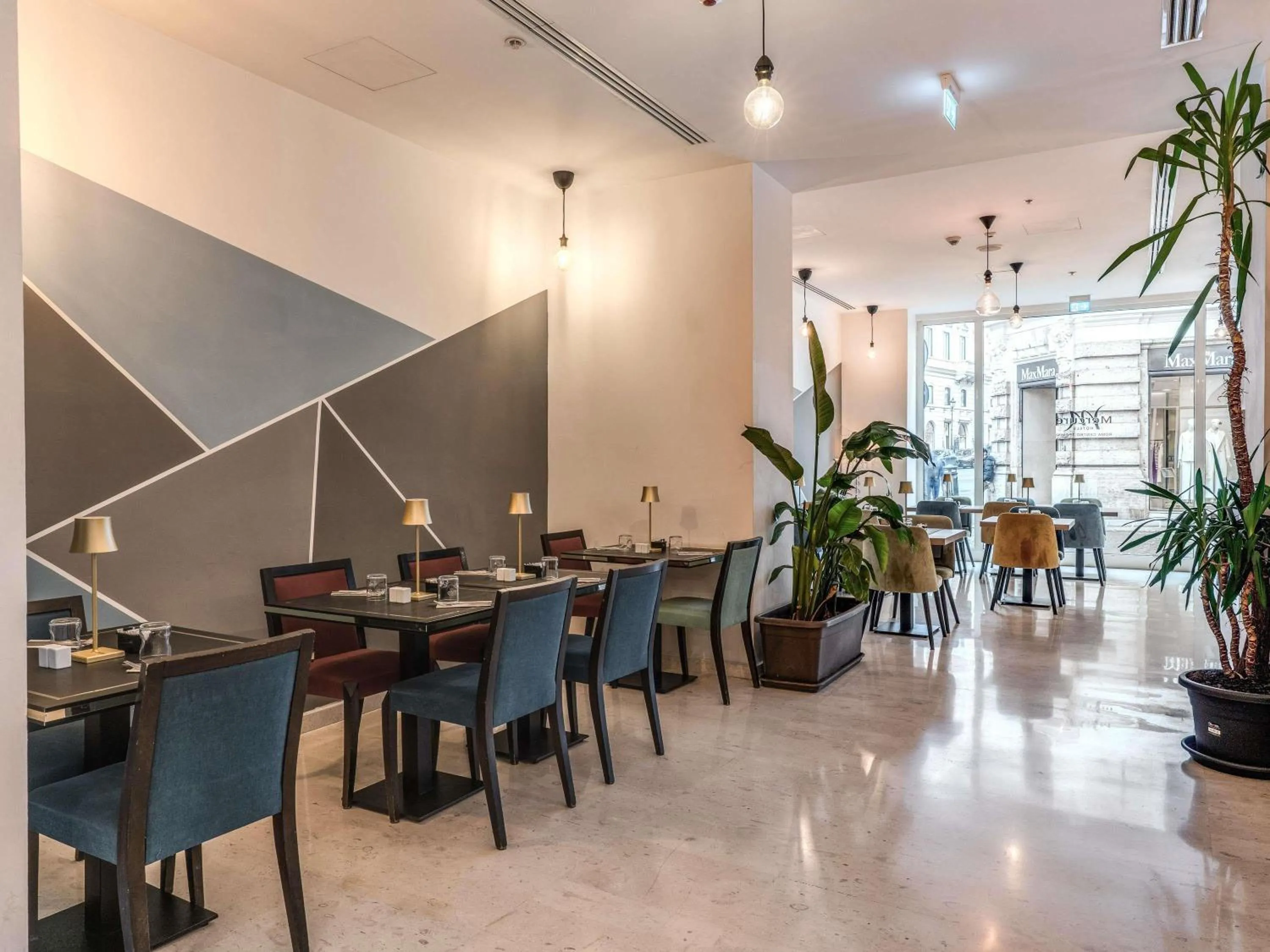 Restaurant/places to eat in Mercure Roma Centro Termini