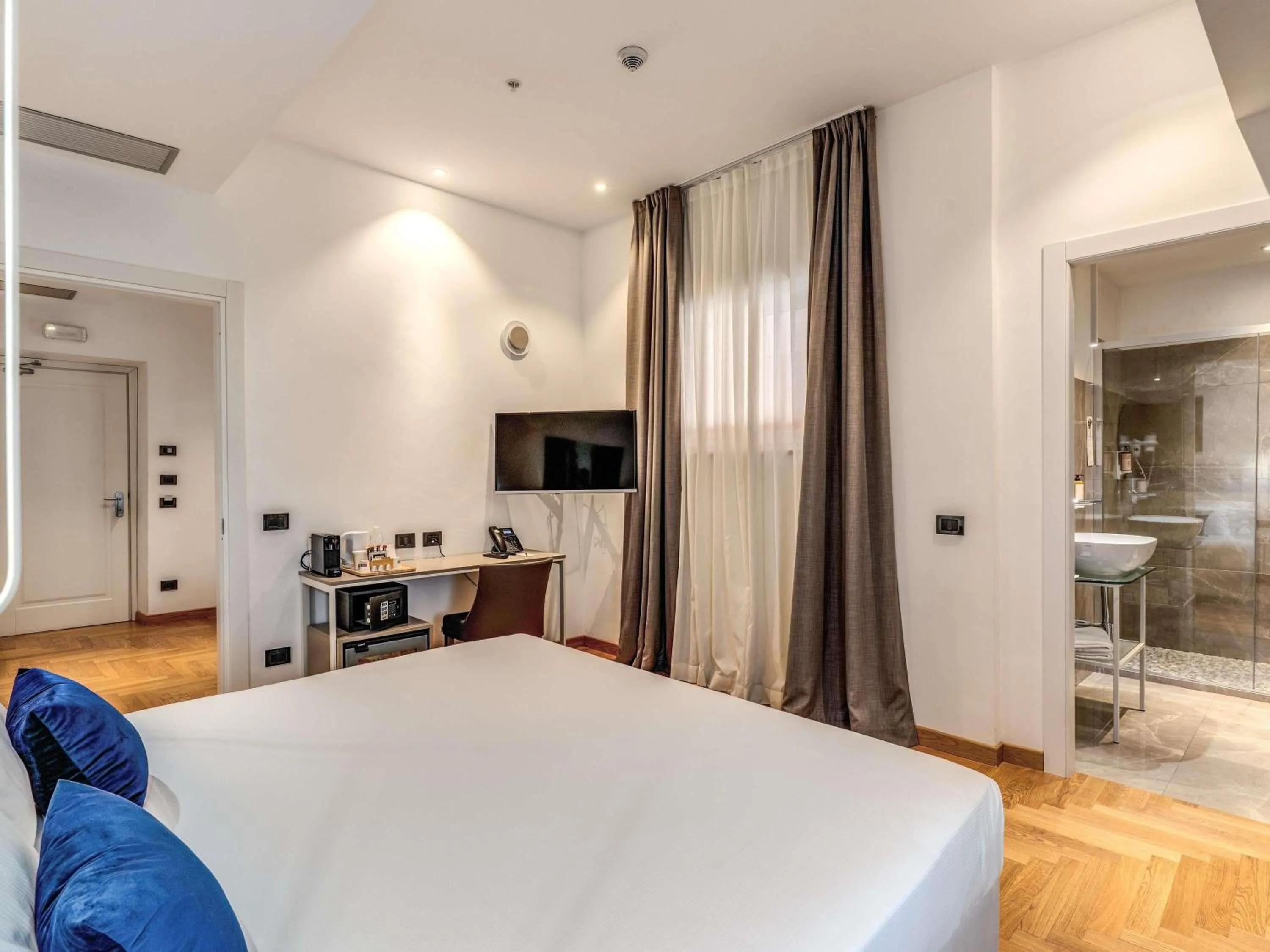 Bedroom, Bed in Mercure Roma Centro Termini