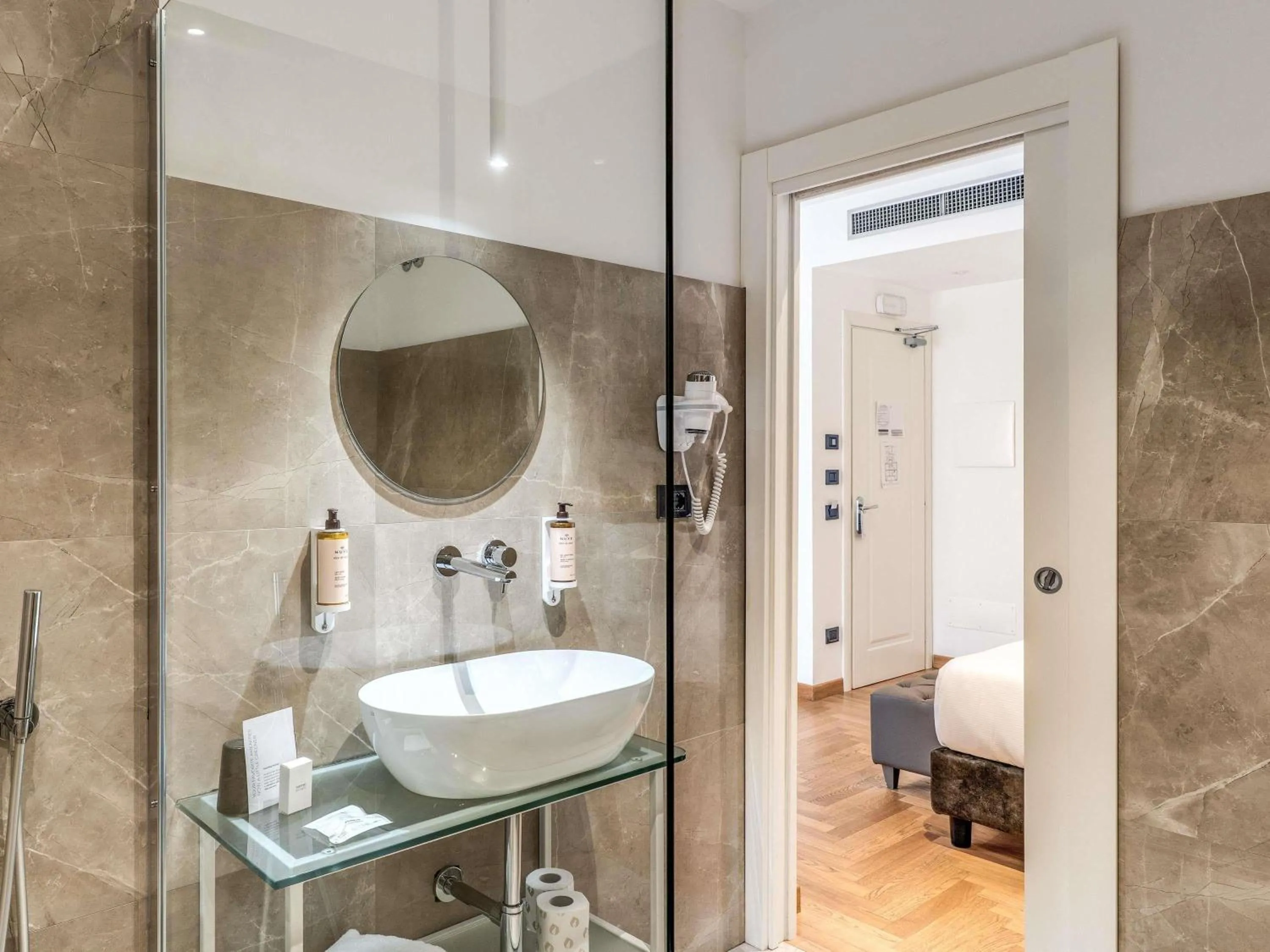 Bedroom in Mercure Roma Centro Termini