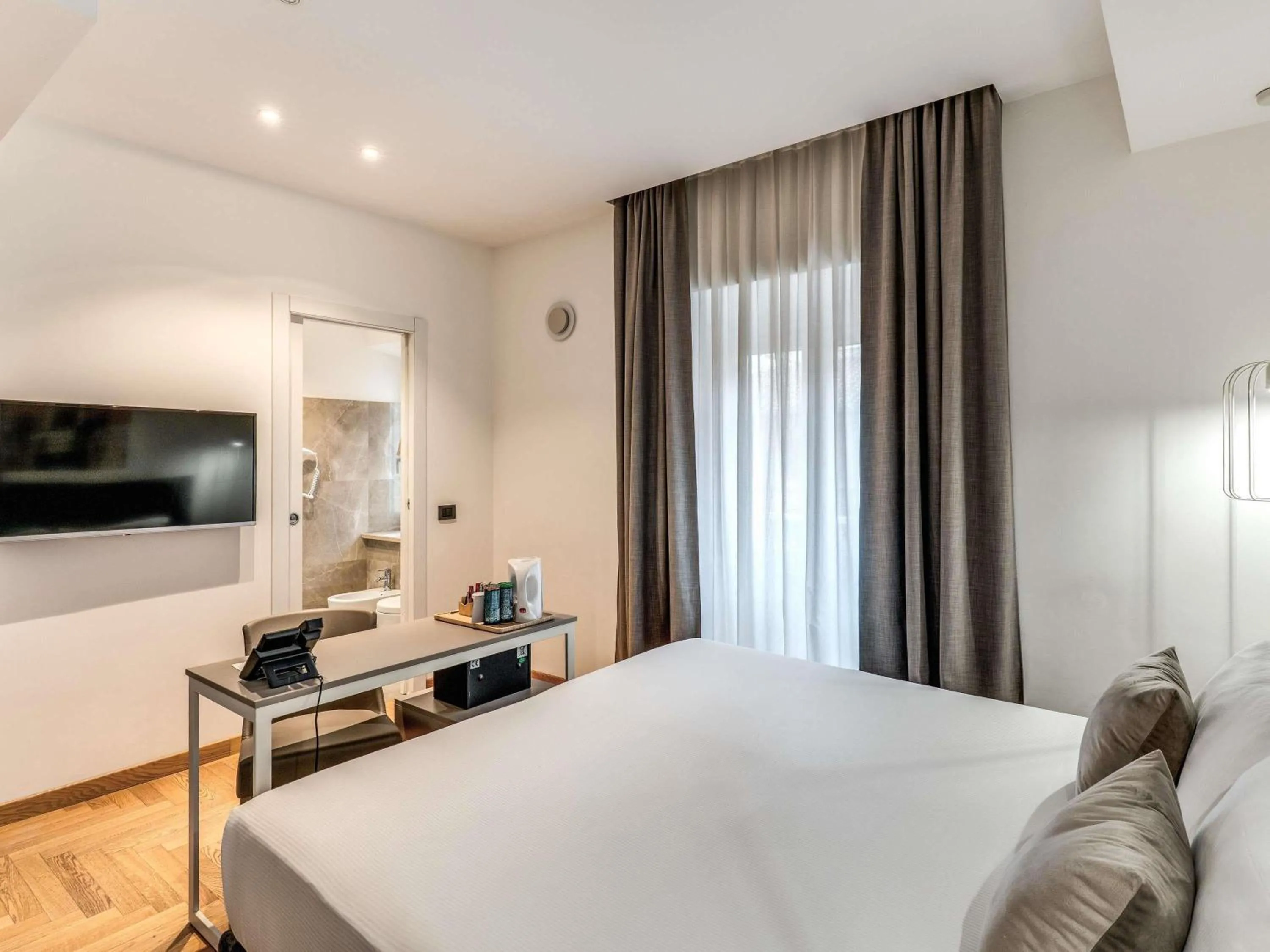 Bedroom, Bed in Mercure Roma Centro Termini