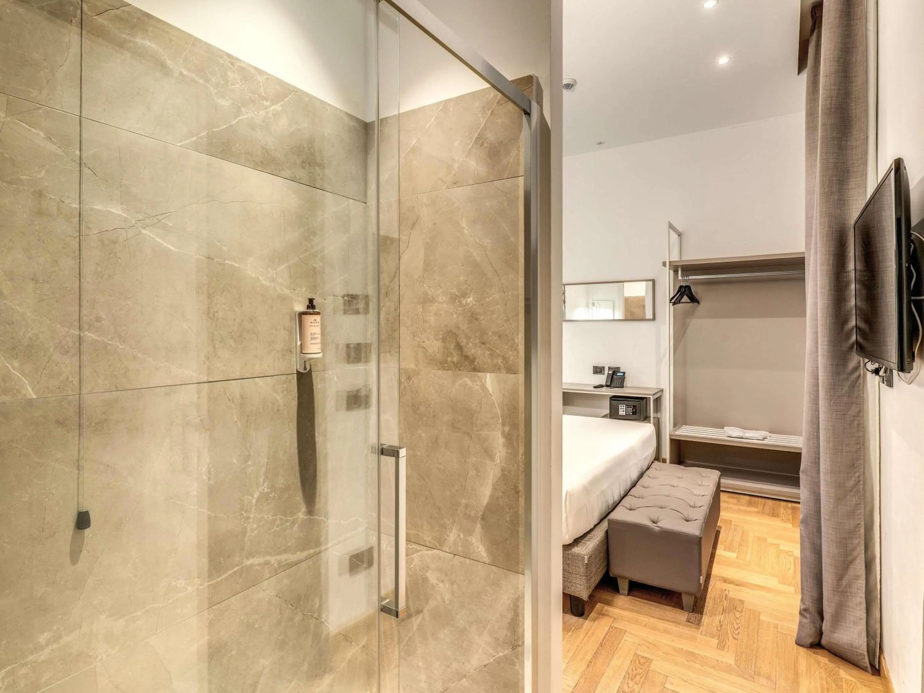 Bedroom in Mercure Roma Centro Termini