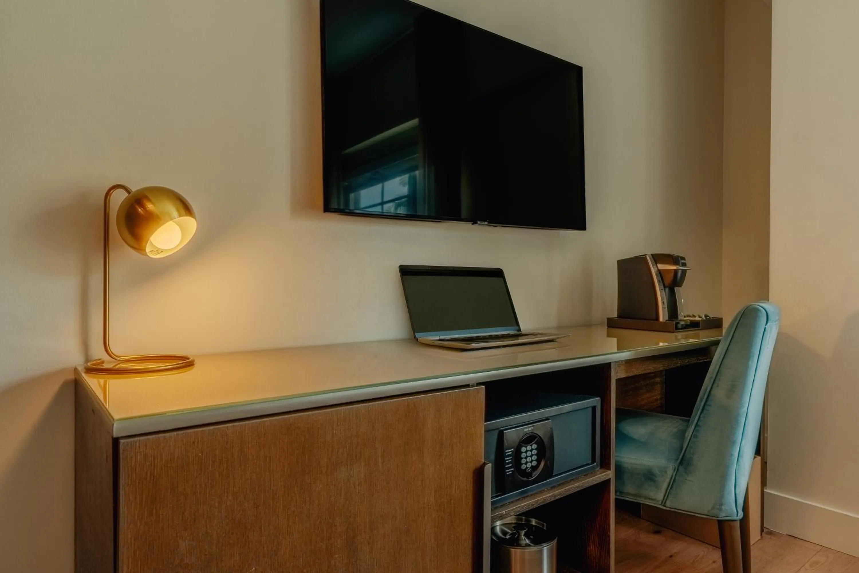 Seating area in Iberostar Waves Miami Beach