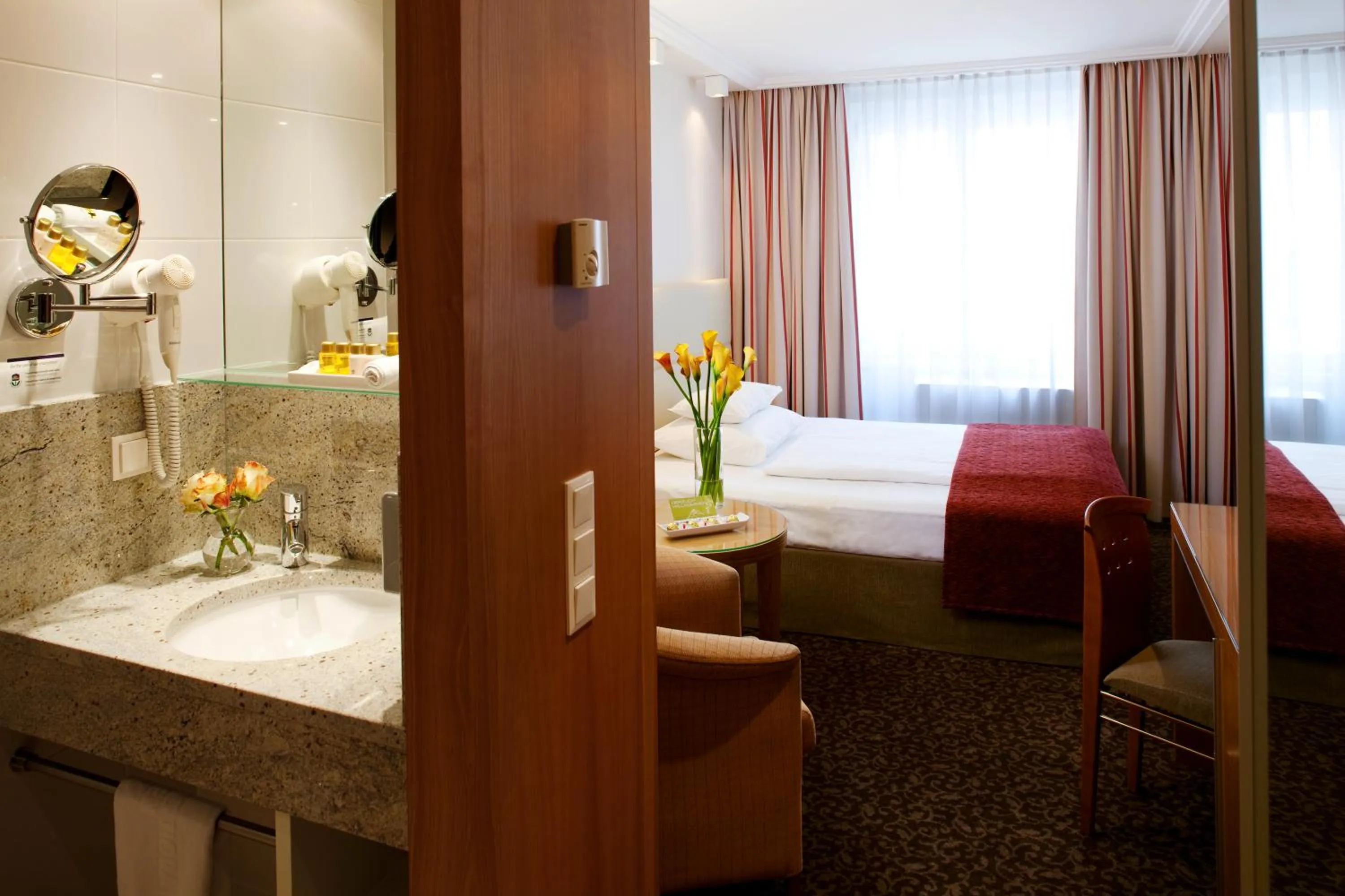 Bathroom, Bed in Boutique Hotel Das Tigra