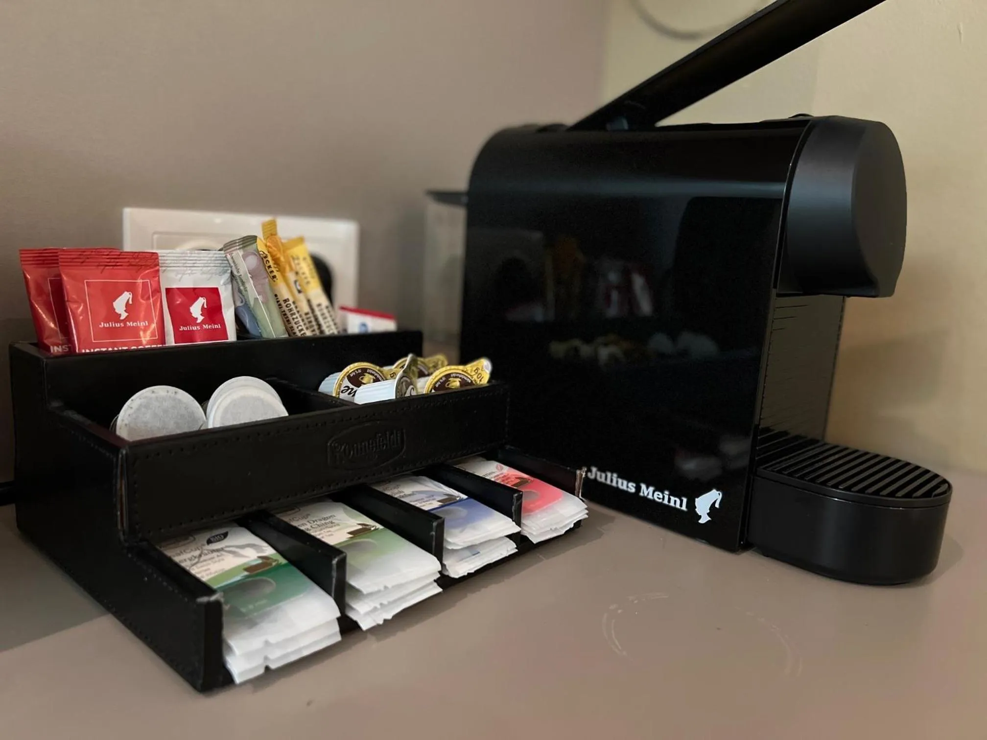 Coffee/tea facilities in Boutique Hotel Das Tigra