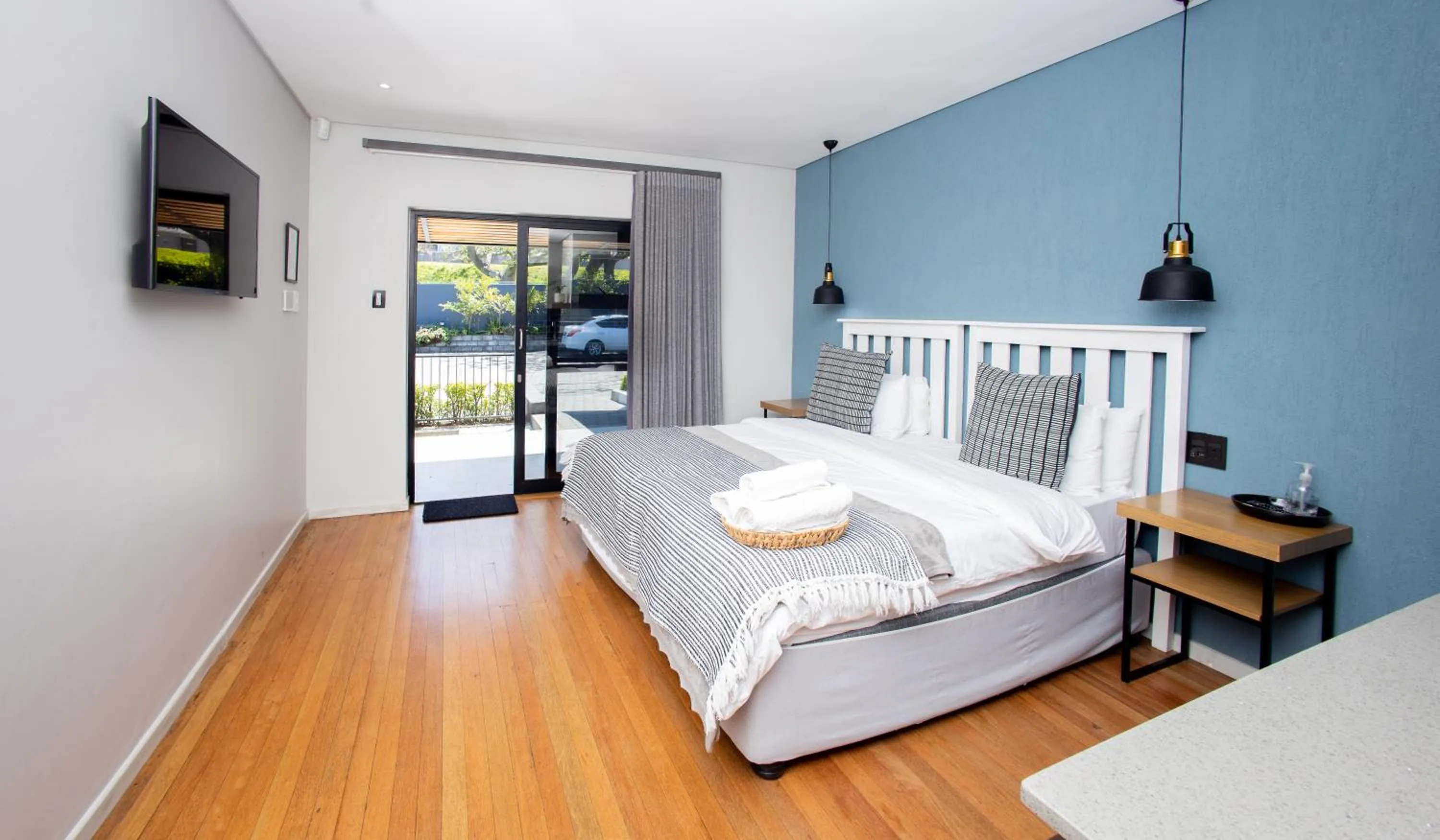 Bed in Coral Wood Self Catering Suites and B&B