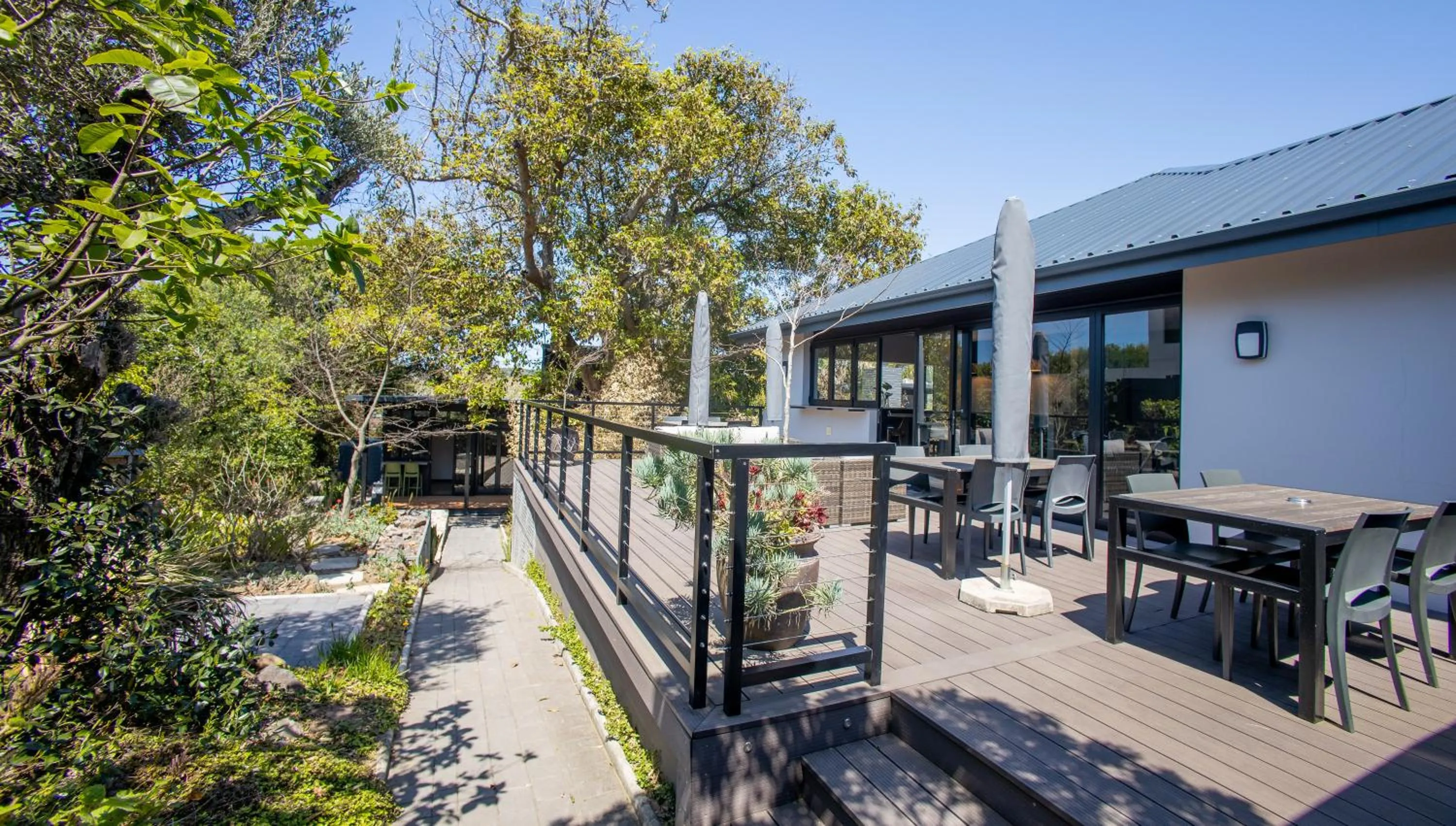 Garden in Coral Wood Self Catering Suites and B&B