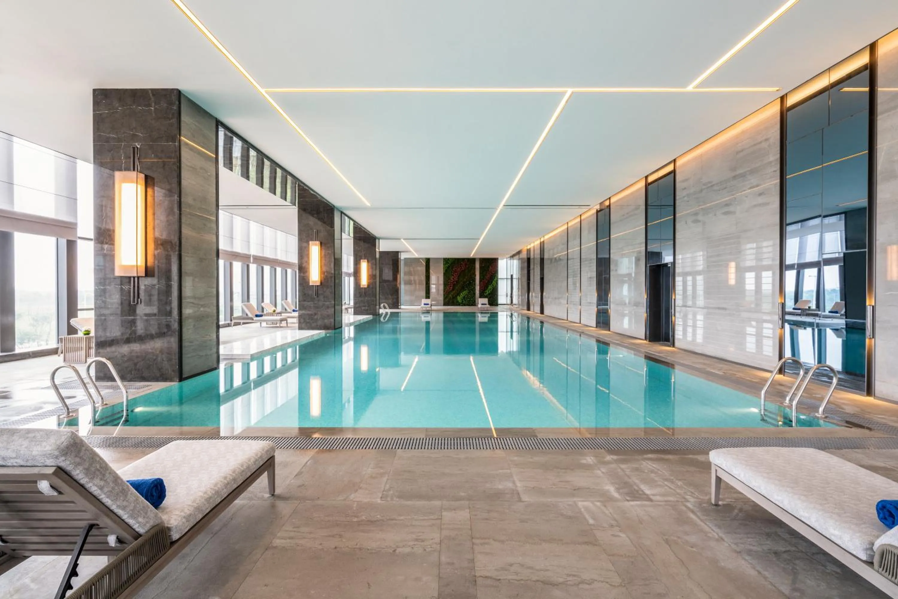 Swimming pool in Pullman Jiaxing Pinghu Excellence