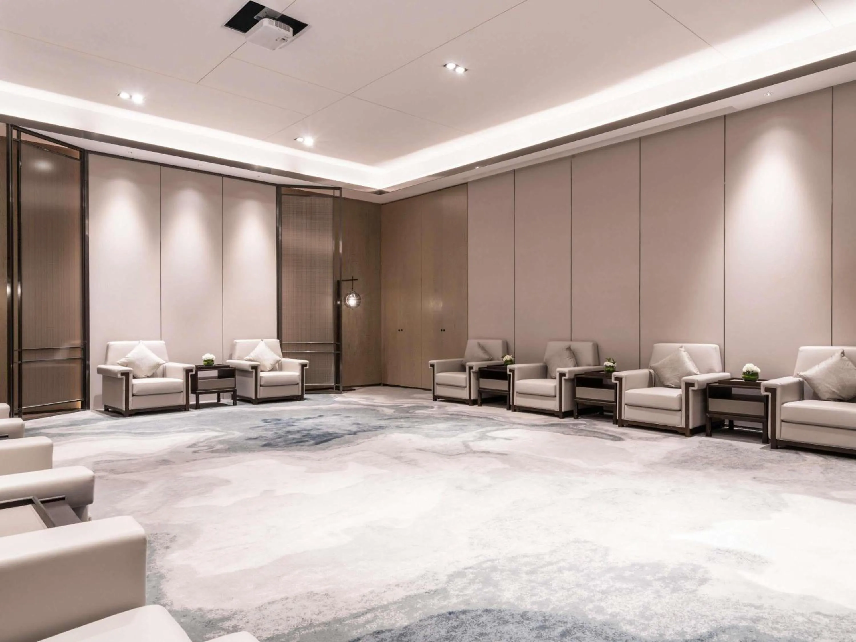 Meeting/conference room in Pullman Jiaxing Pinghu Excellence
