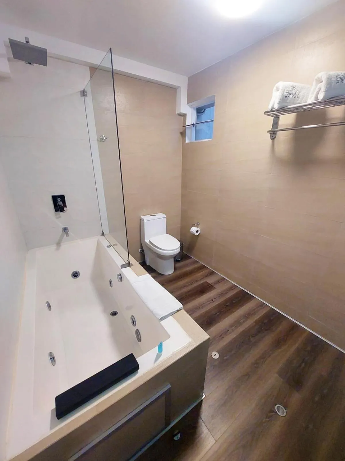 Shower in Equo Hotel Boutique