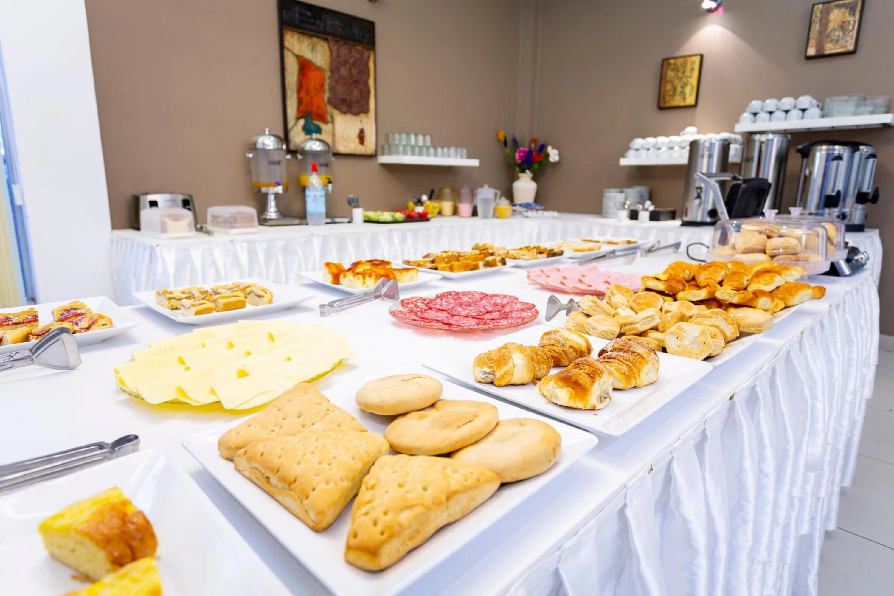 Buffet breakfast in Hotel Cuesta de Miranda