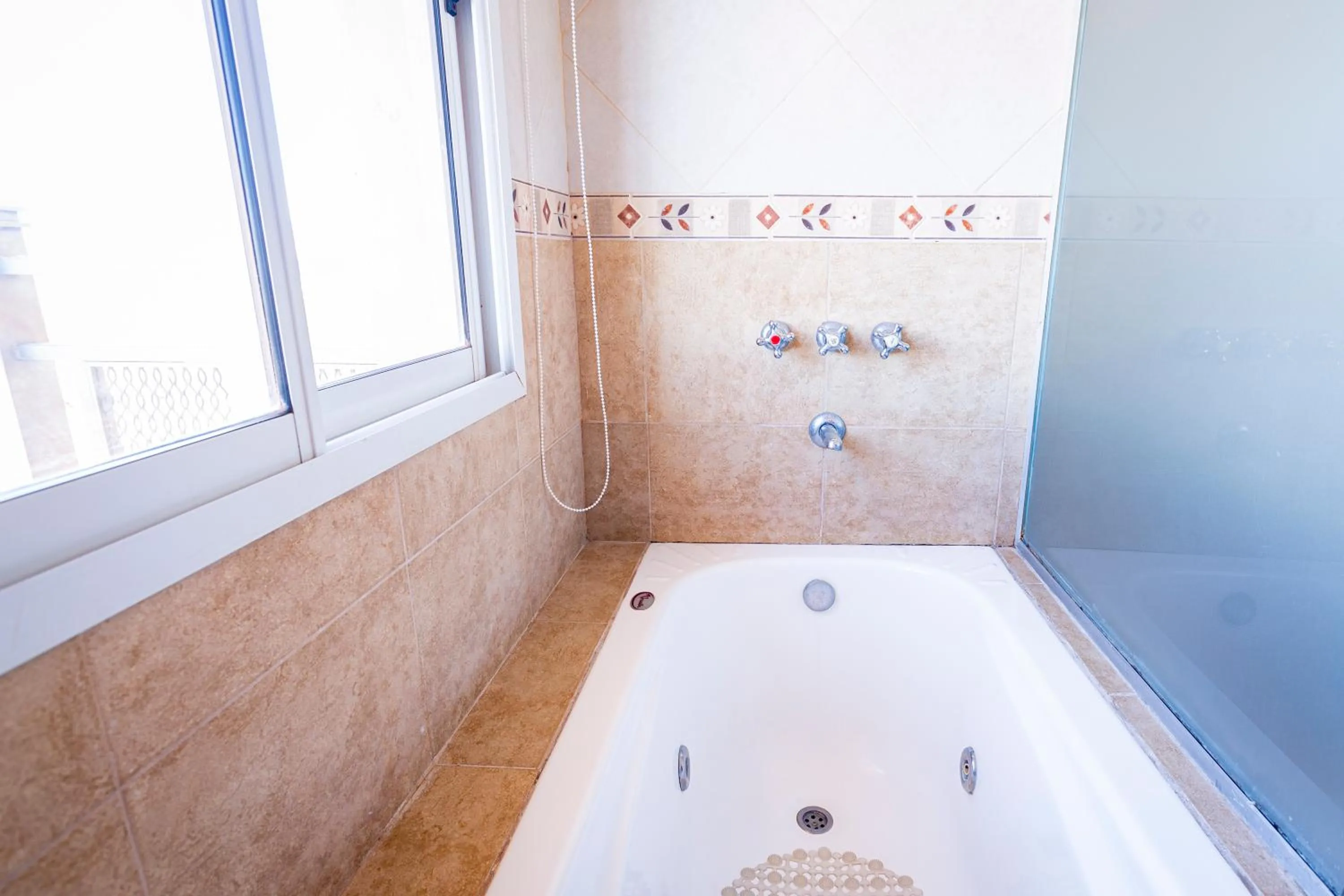 Hot Tub in Hotel Cuesta de Miranda