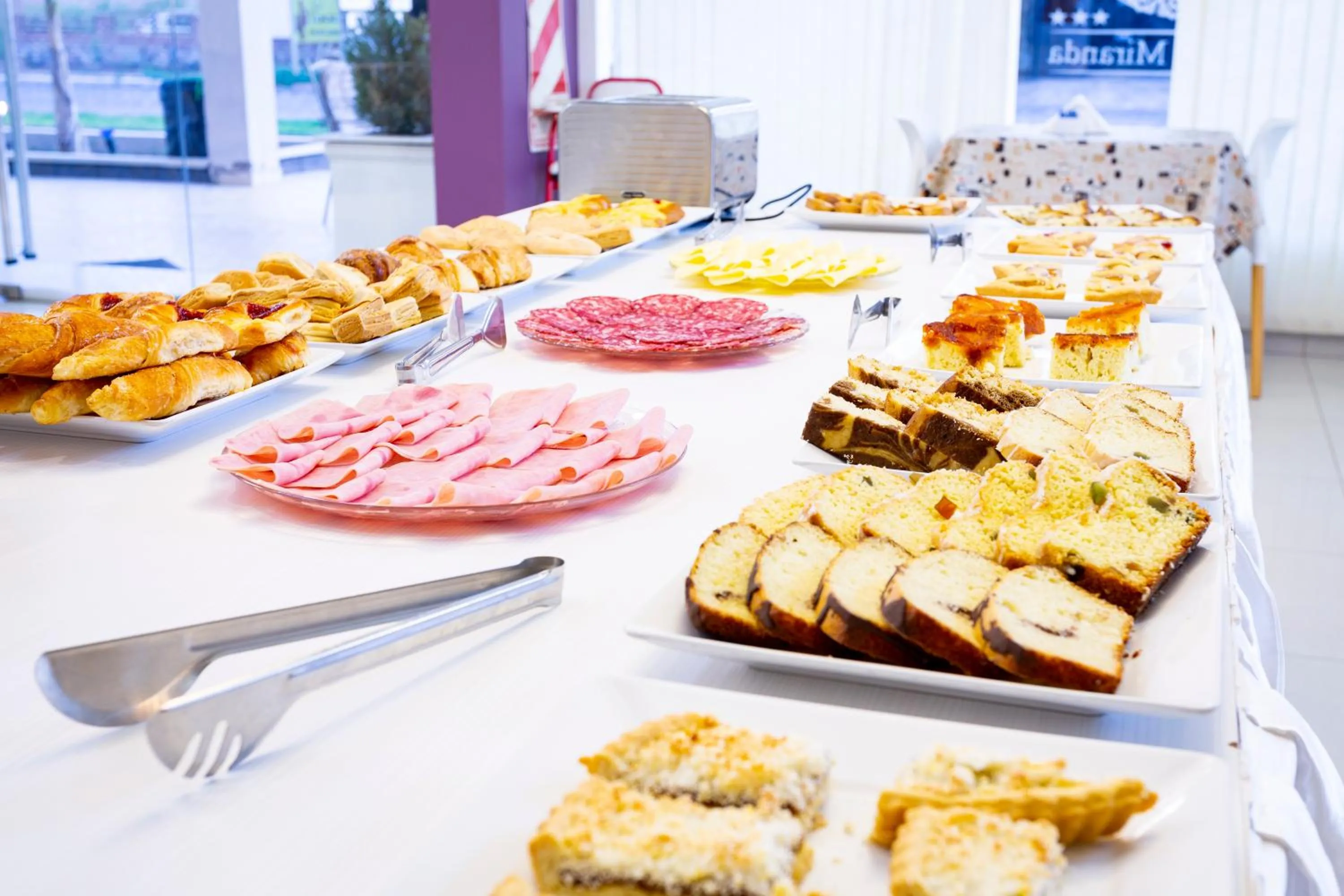 Food and drinks in Hotel Cuesta de Miranda