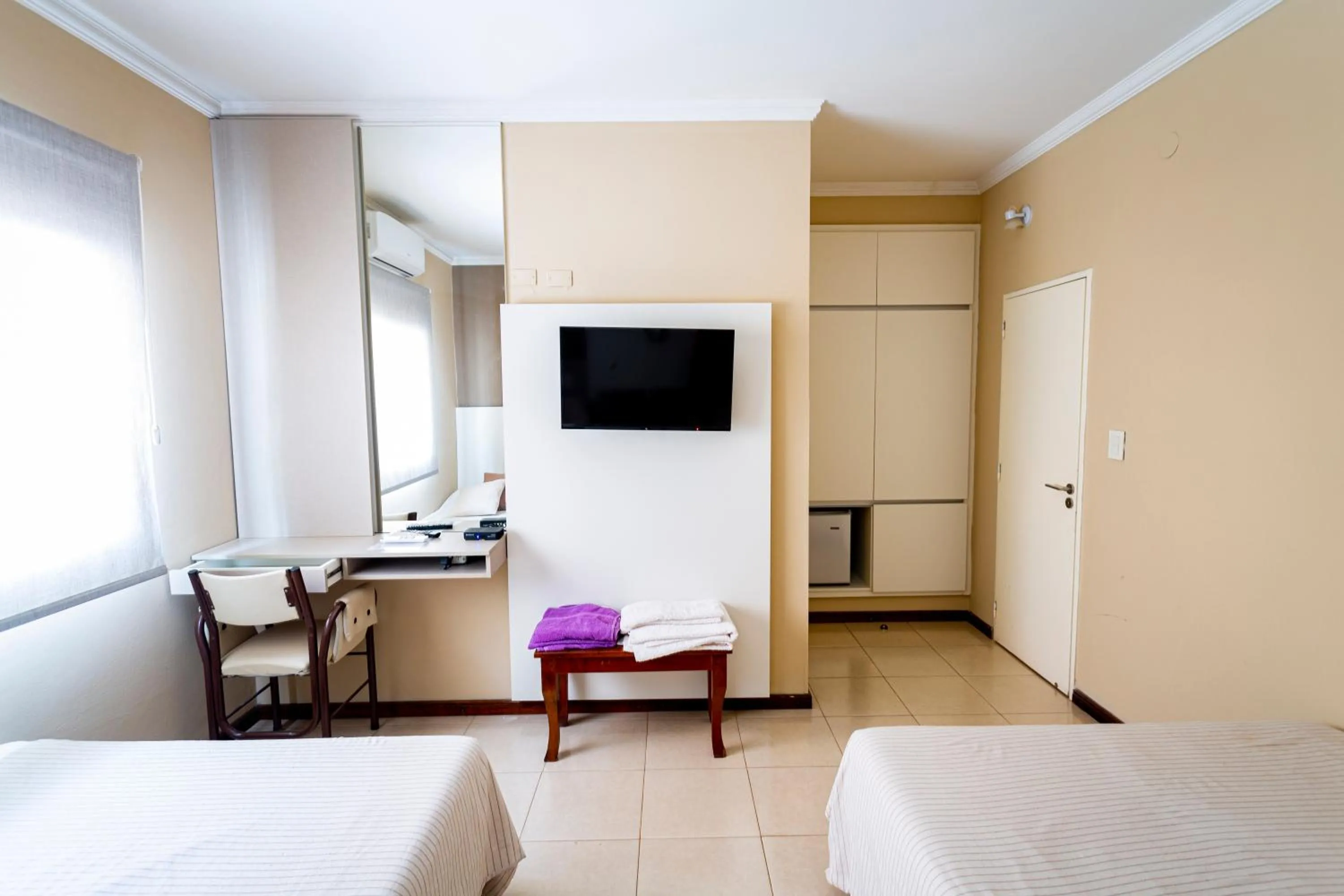 TV and multimedia in Hotel Cuesta de Miranda