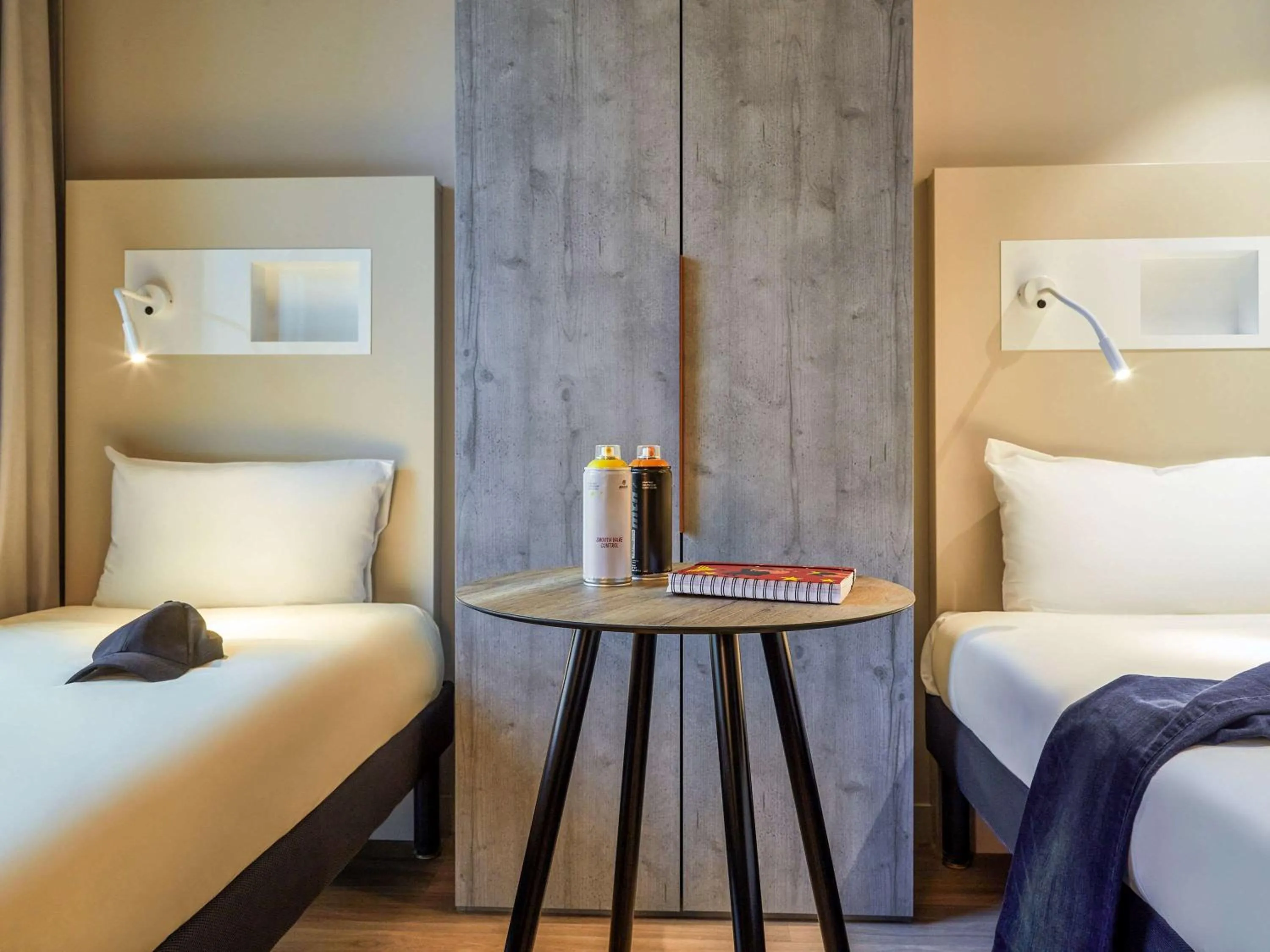 Photo of the whole room, Bed in Ibis Budget Montpellier Aéroport Parc Des Expos