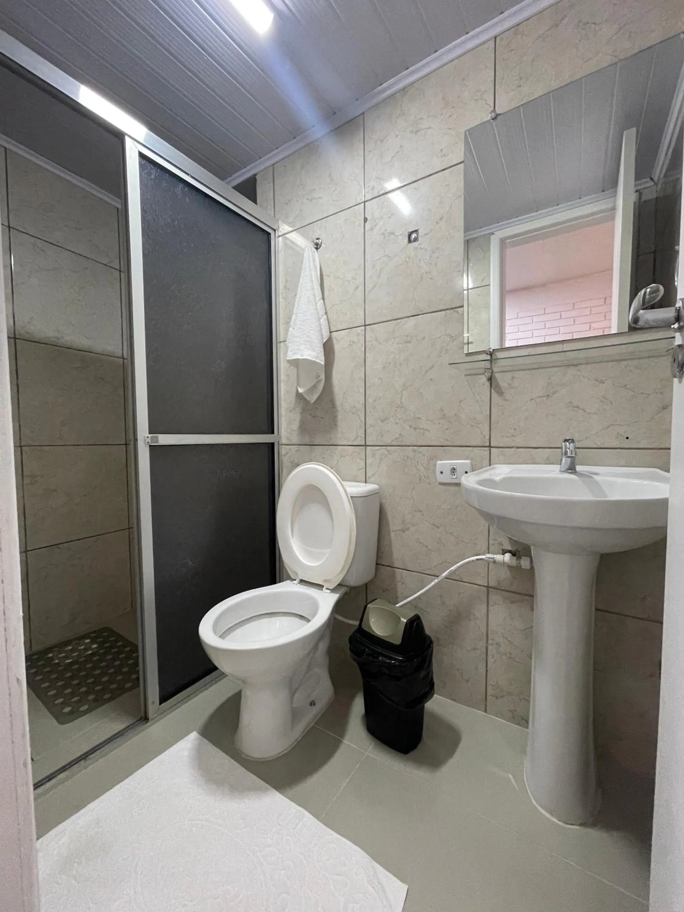 Shower in Mare Blu - Pousada Hostel