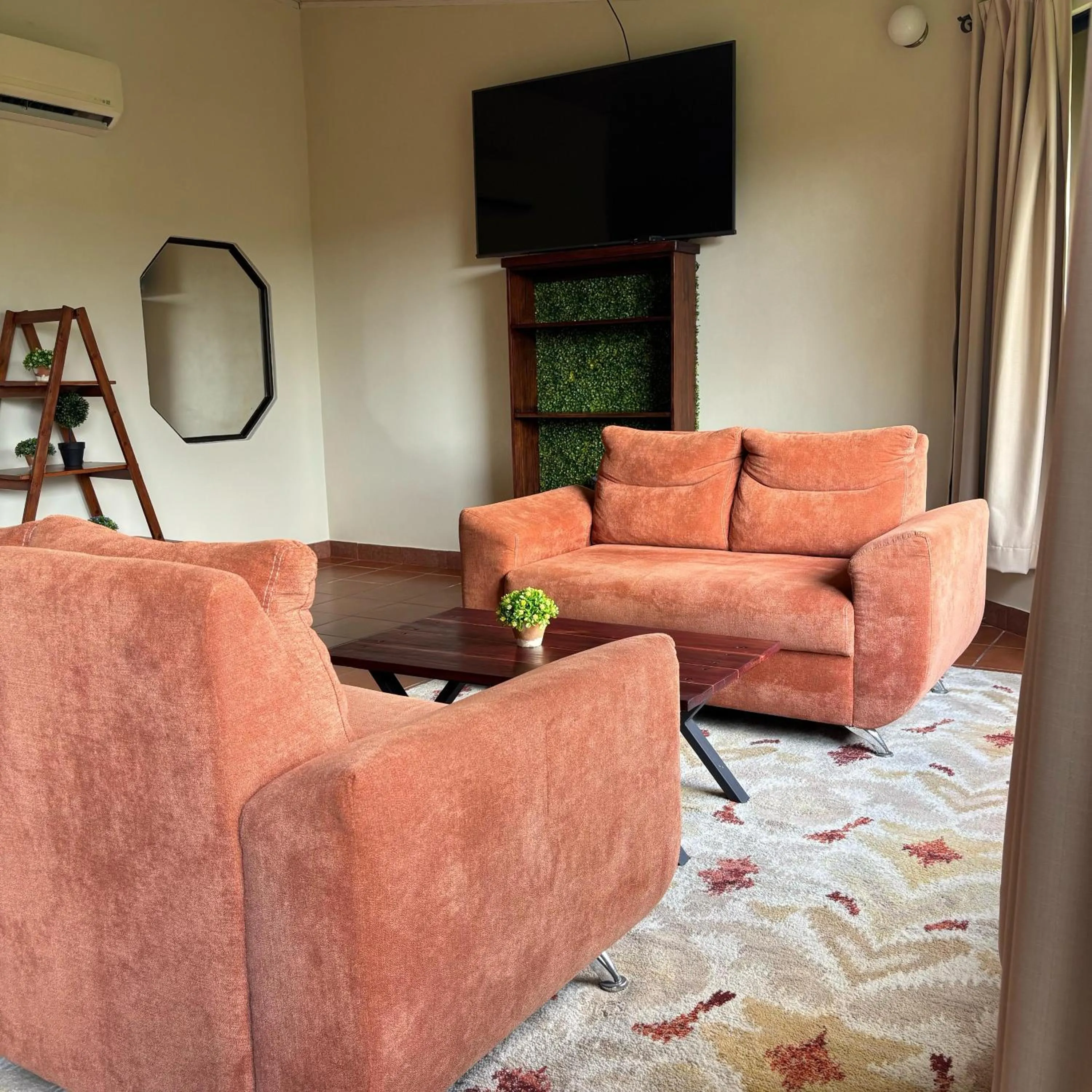 TV and multimedia in Arenal Roca Lodge & Bungalows