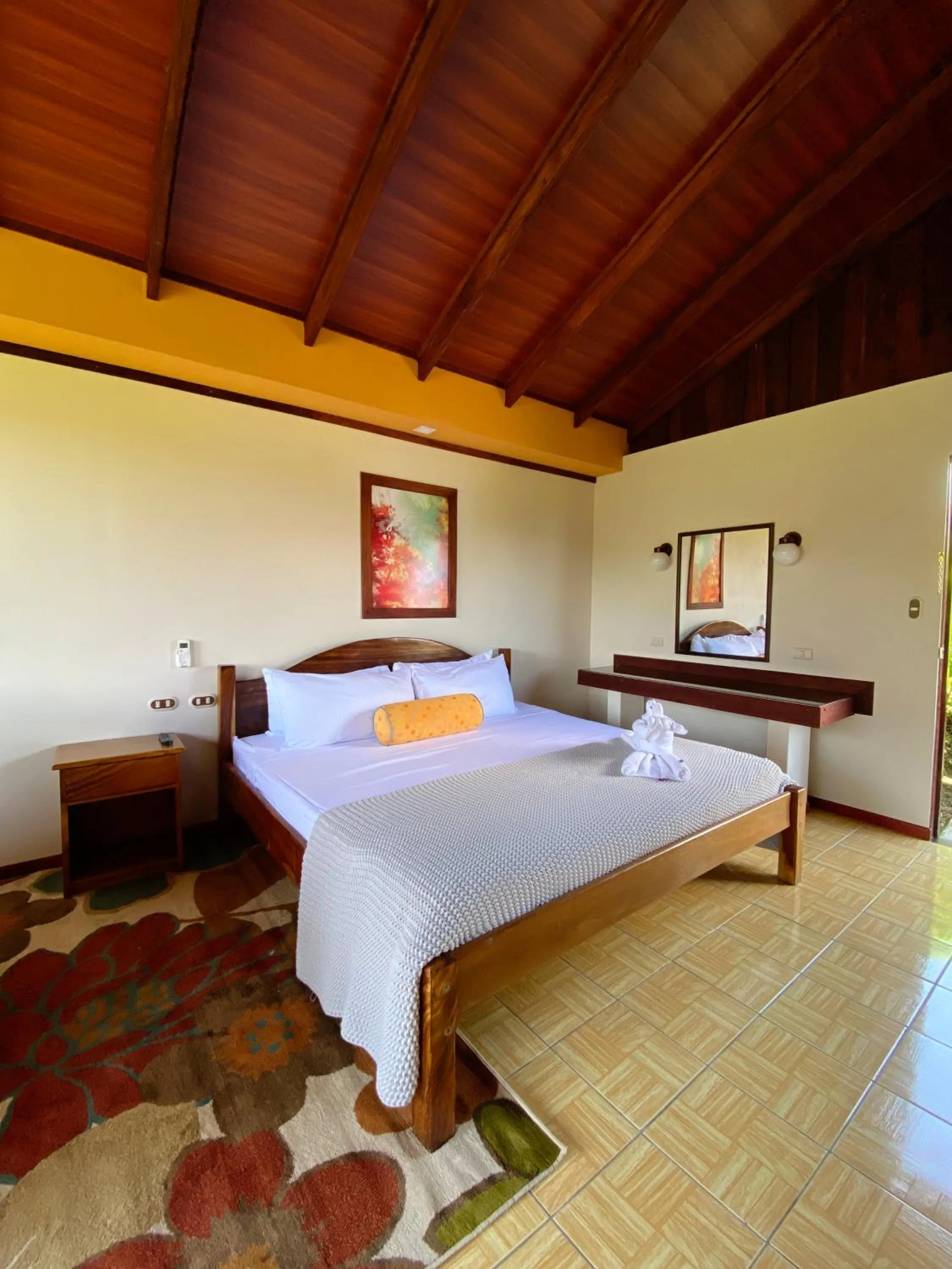 Photo of the whole room, Bed in Arenal Roca Lodge & Bungalows