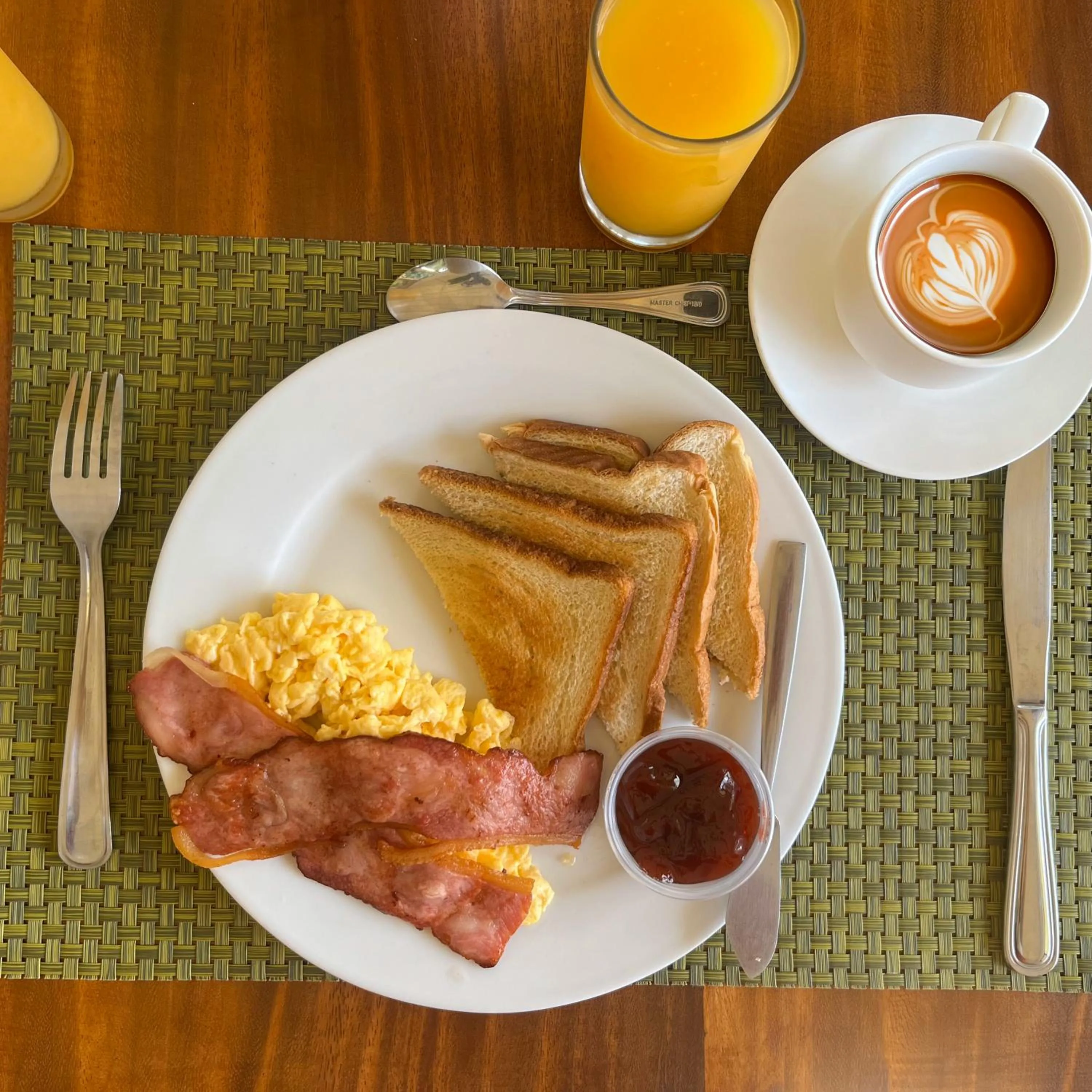 Restaurant/places to eat in Arenal Roca Lodge & Bungalows