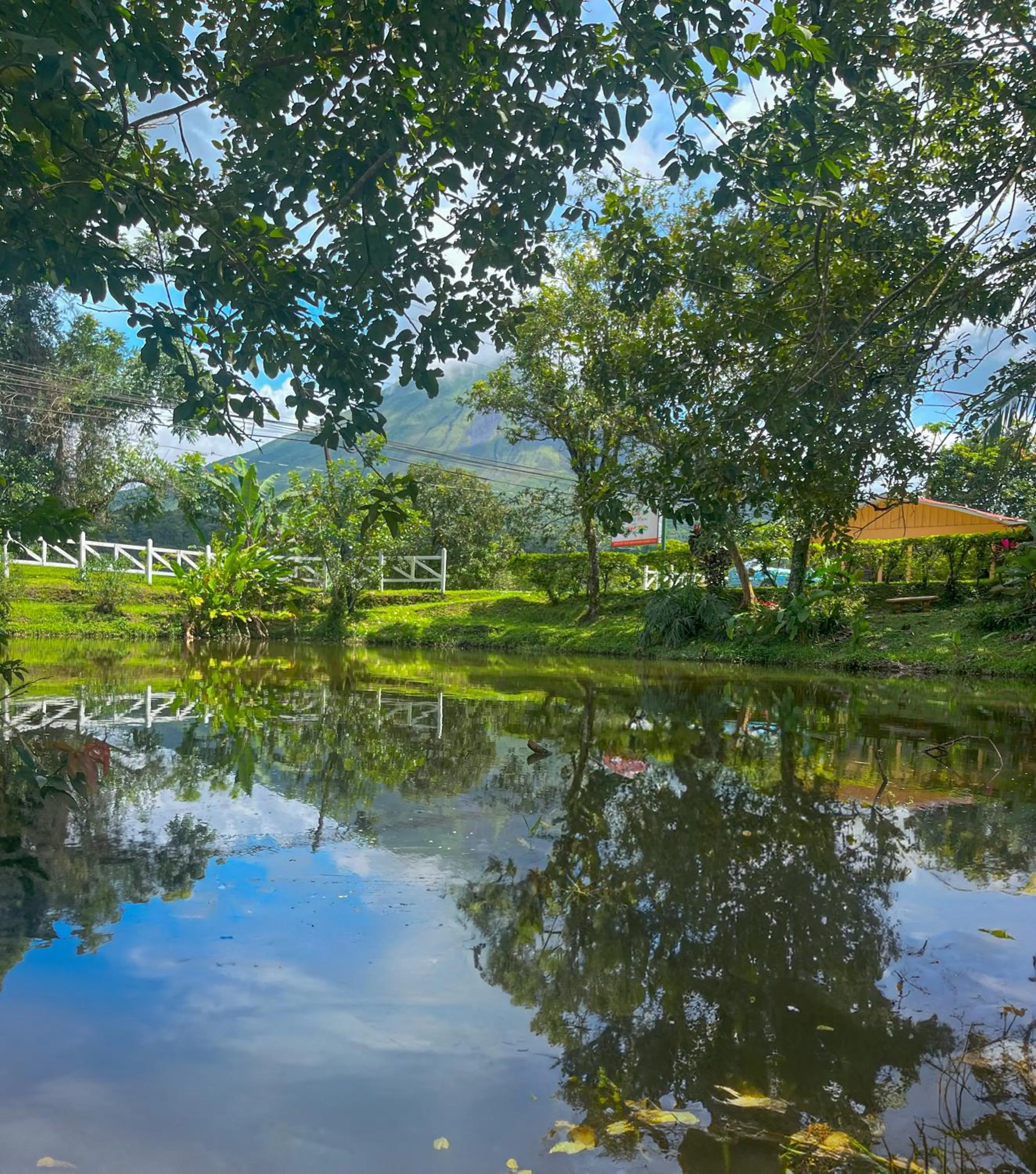 Lake view in Arenal Roca Lodge & Bungalows