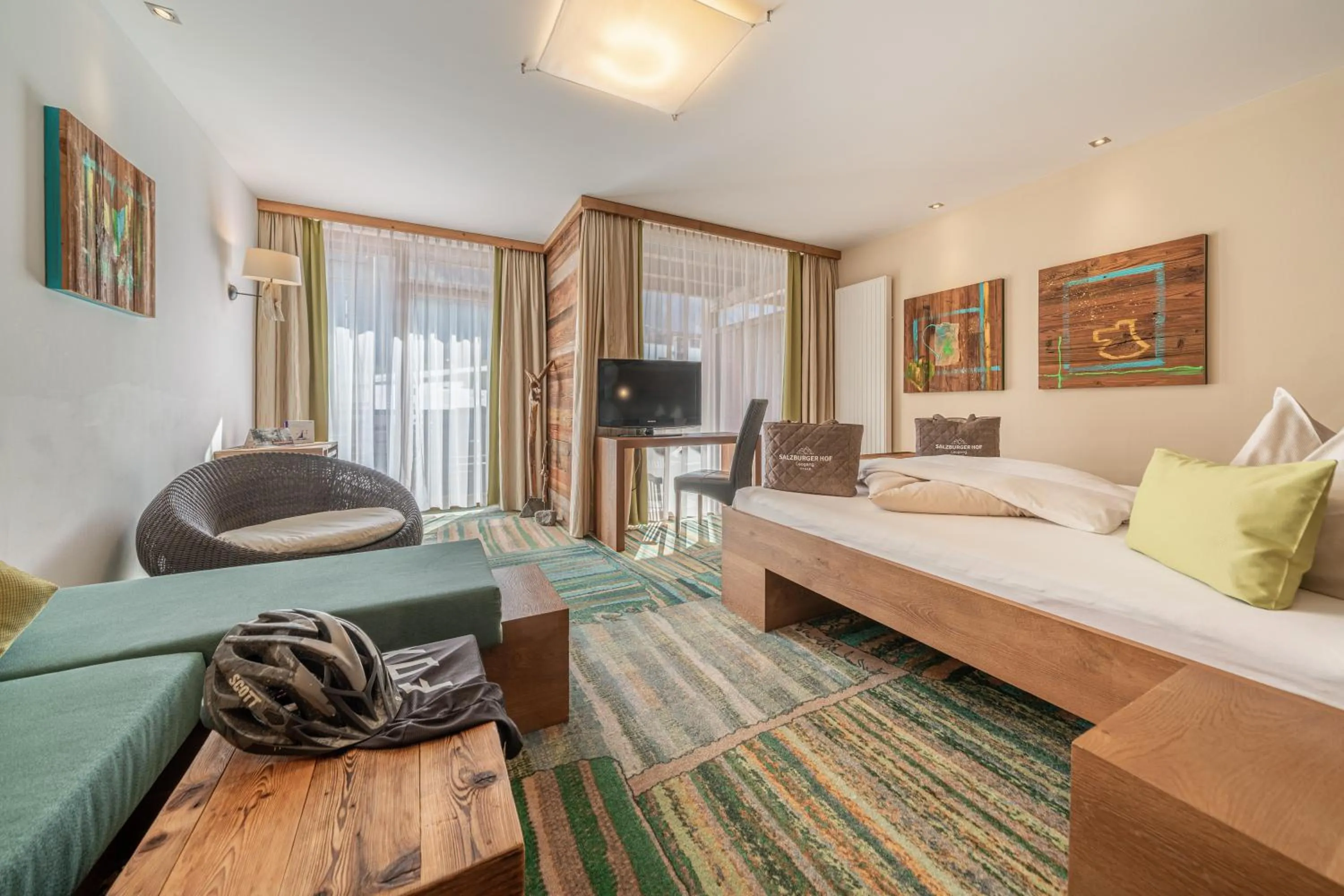 Photo of the whole room, Bed in Hotel Salzburger Hof Leogang