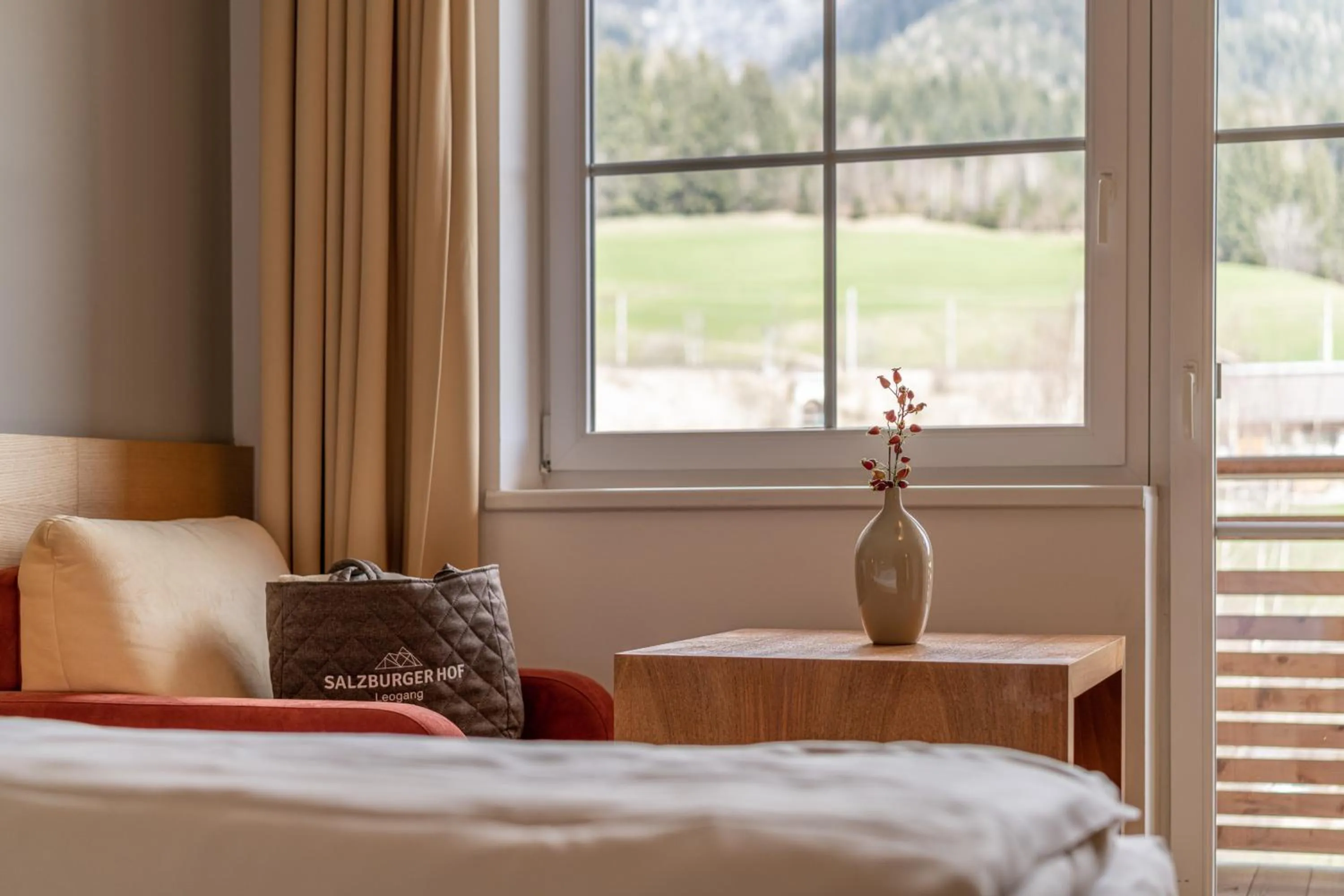 View (from property/room), Bed in Hotel Salzburger Hof Leogang