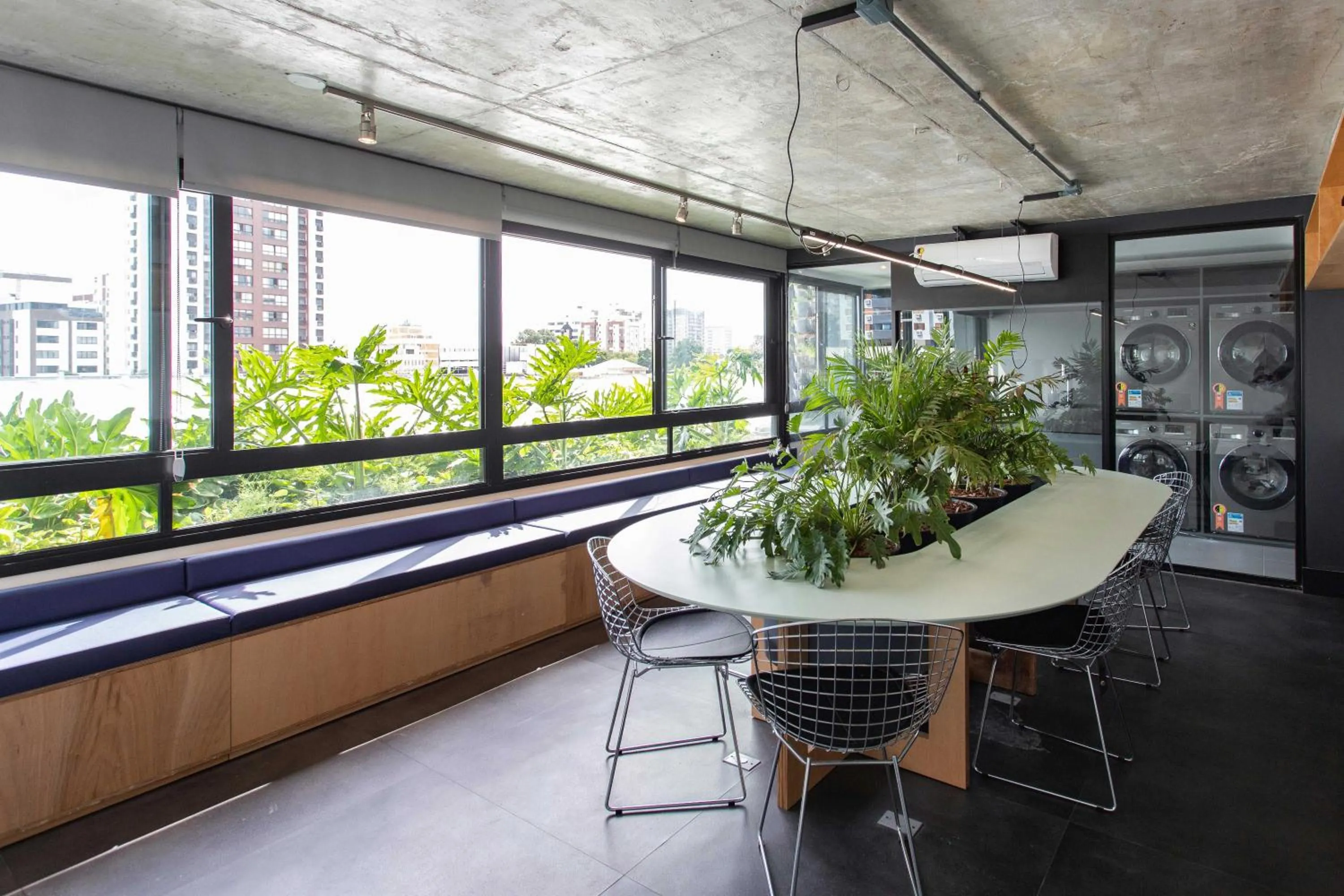 Day in Charlie em POA - Studio Moderno com Coworking e Lavanderia