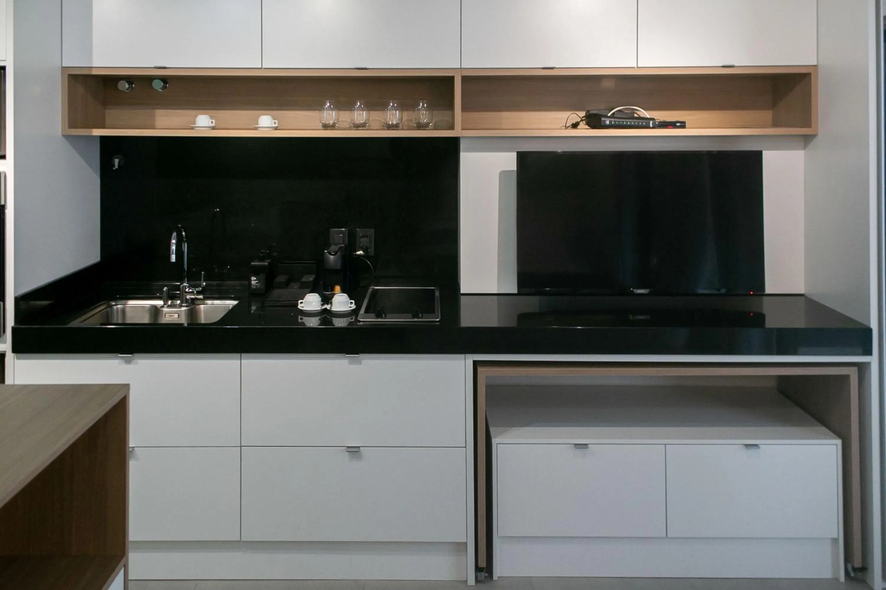 TV and multimedia in Charlie em POA - Studio Moderno com Coworking e Lavanderia