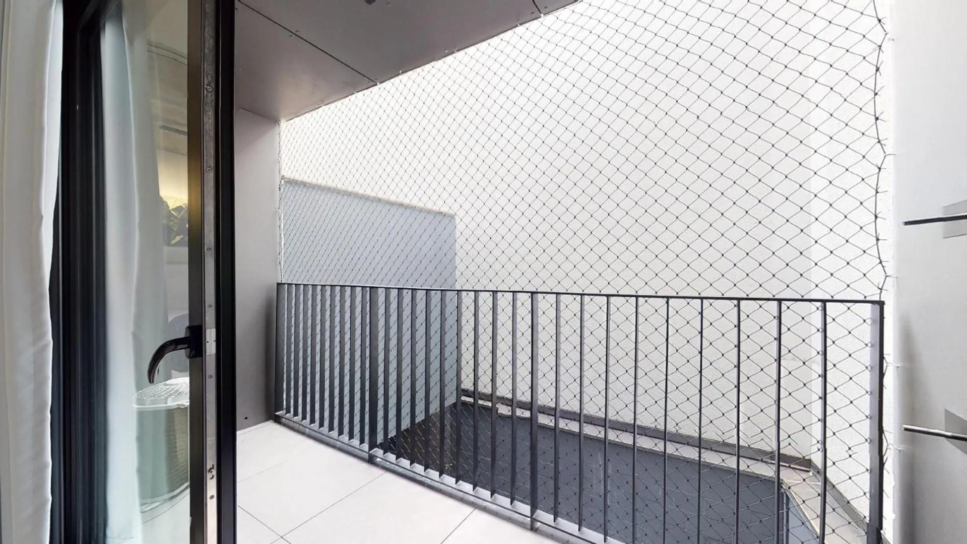 Day, Bed in Charlie em POA - Studio Moderno com Coworking e Lavanderia