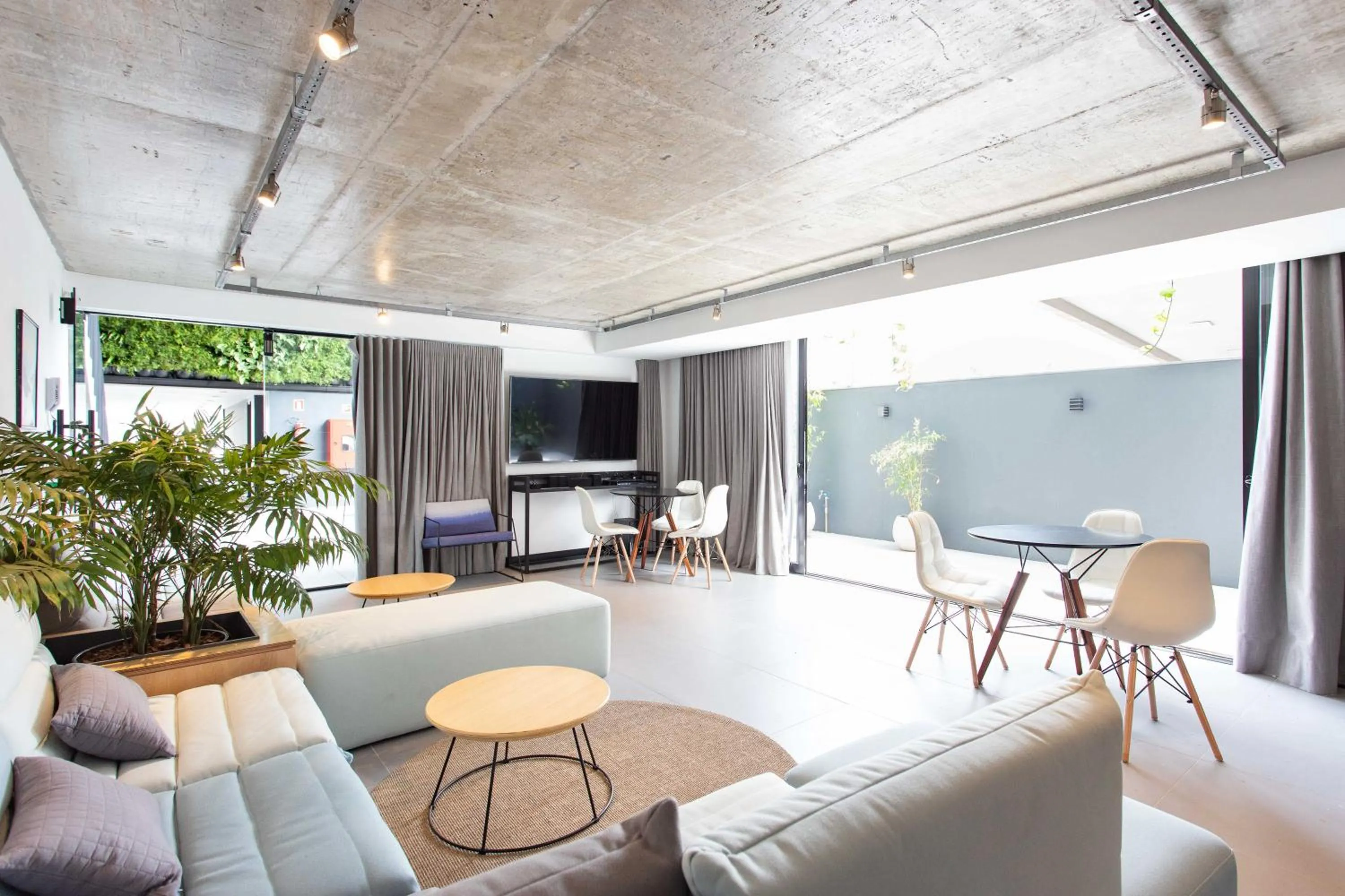 Day in Charlie em POA - Studio Moderno com Coworking e Lavanderia