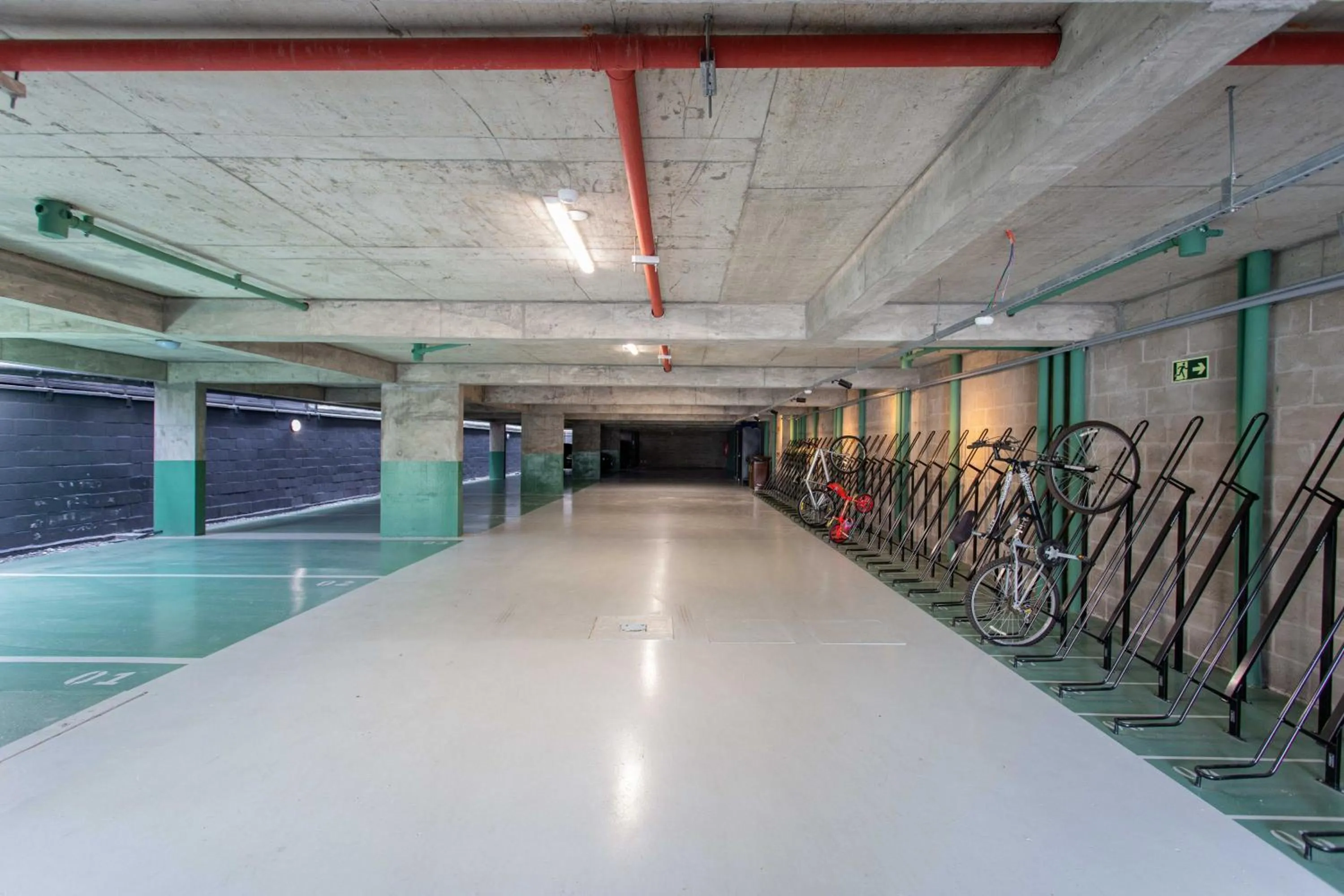 Area and facilities in Charlie em POA - Studio Moderno com Coworking e Lavanderia