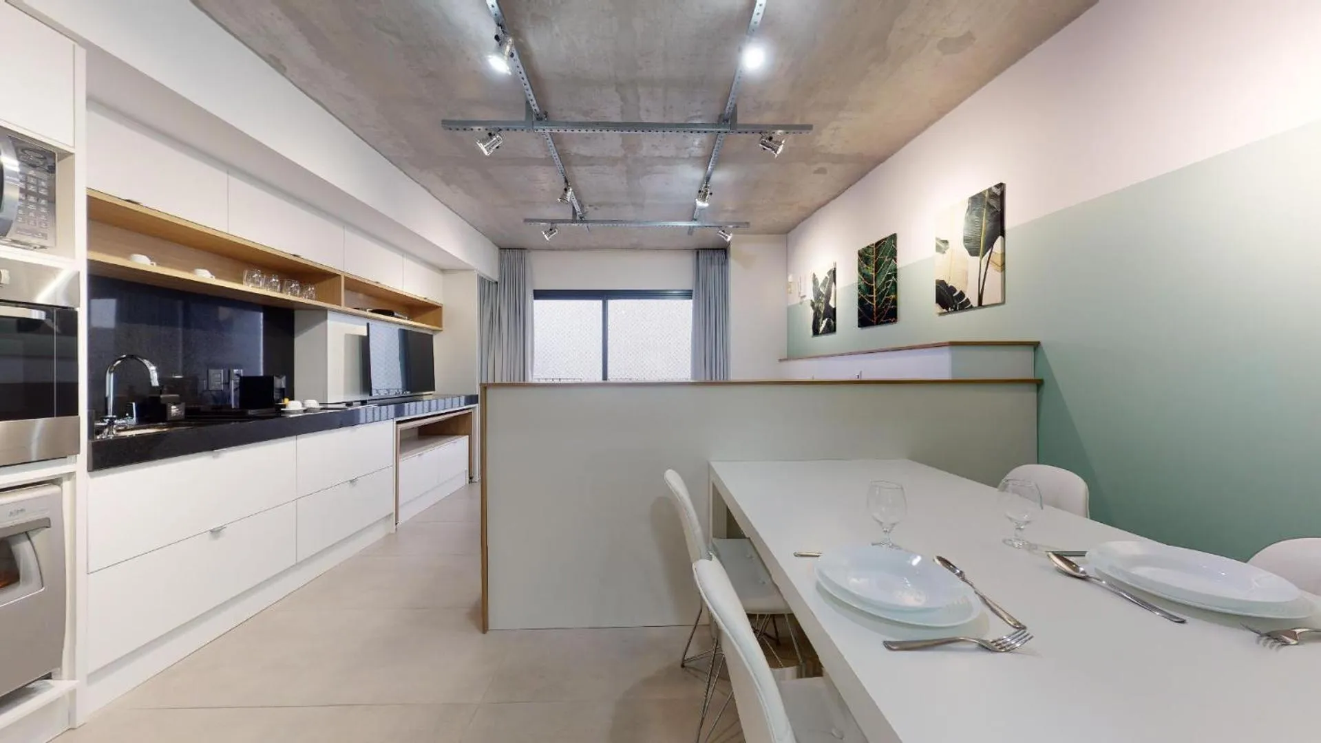 TV and multimedia in Charlie em POA - Studio Moderno com Coworking e Lavanderia