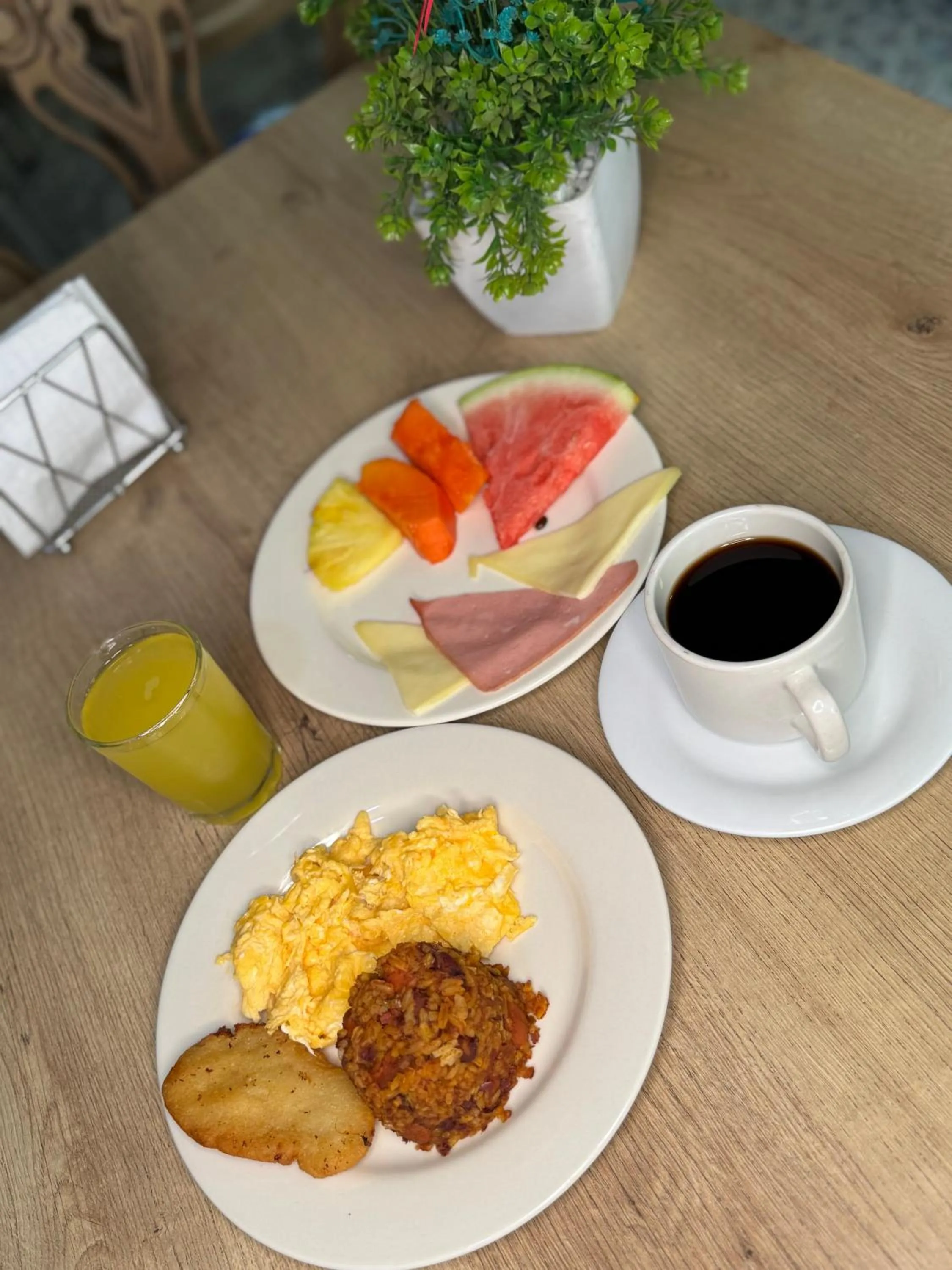 Food and drinks in Casa del Hidalgo Hotel Cali Centenario