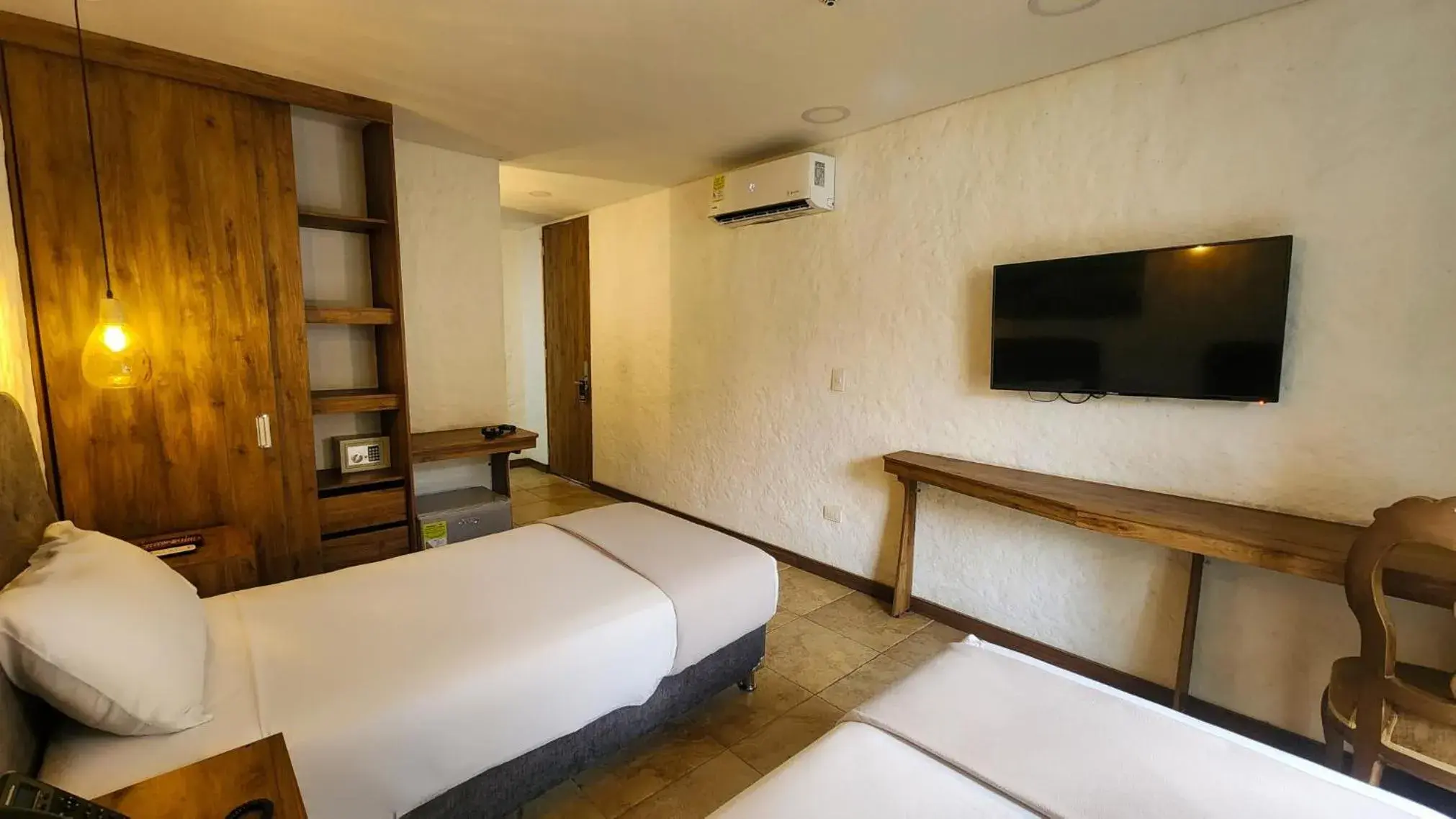 Superior Twin Room in Casa del Hidalgo Hotel Cali Centenario Superior Twin Room in Casa del Hidalgo Hotel Cali Centenario