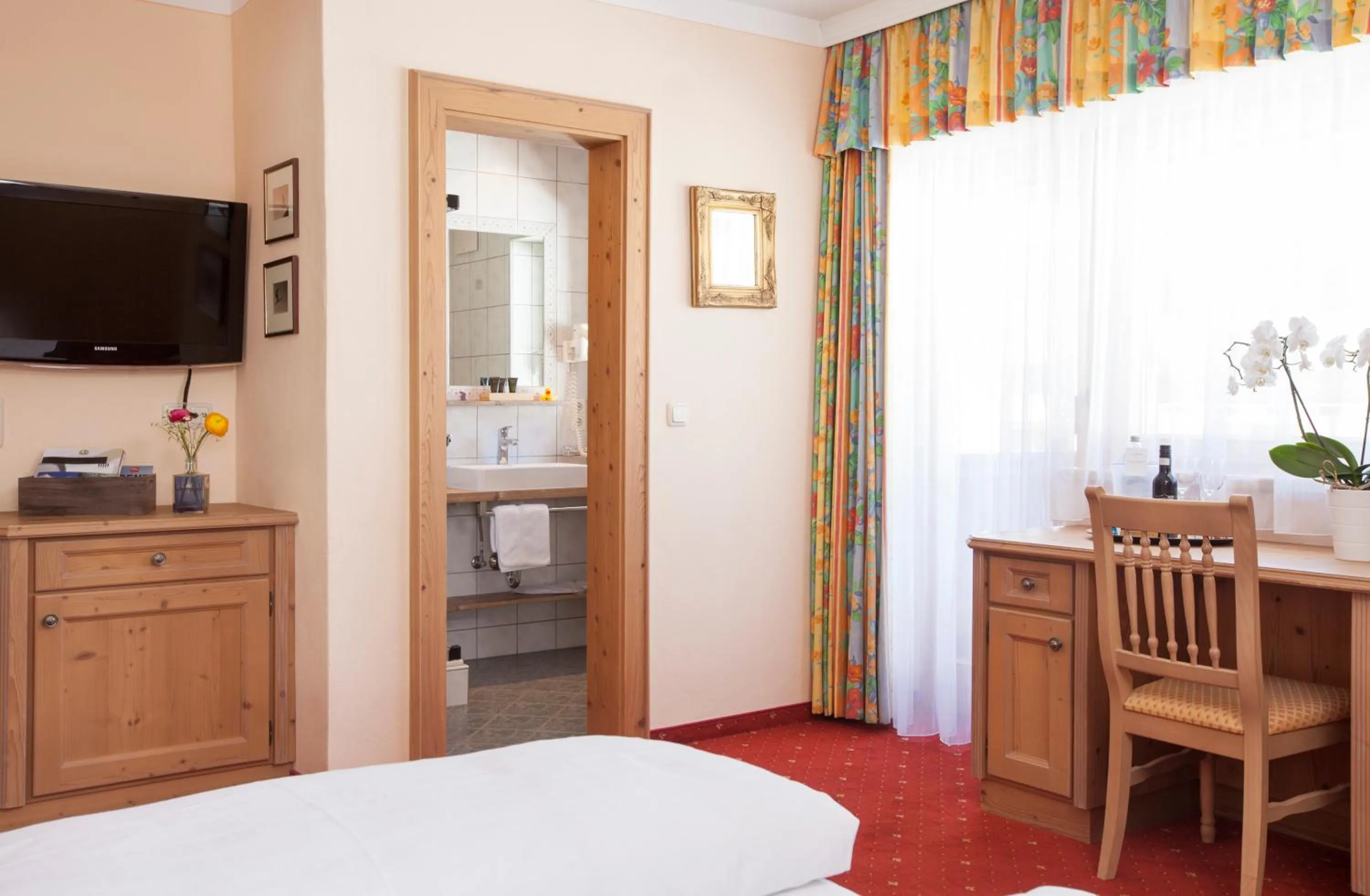 Bathroom, Bed in Hotel Die Arlbergerin - Design & Tiroler Gemütlichkeit