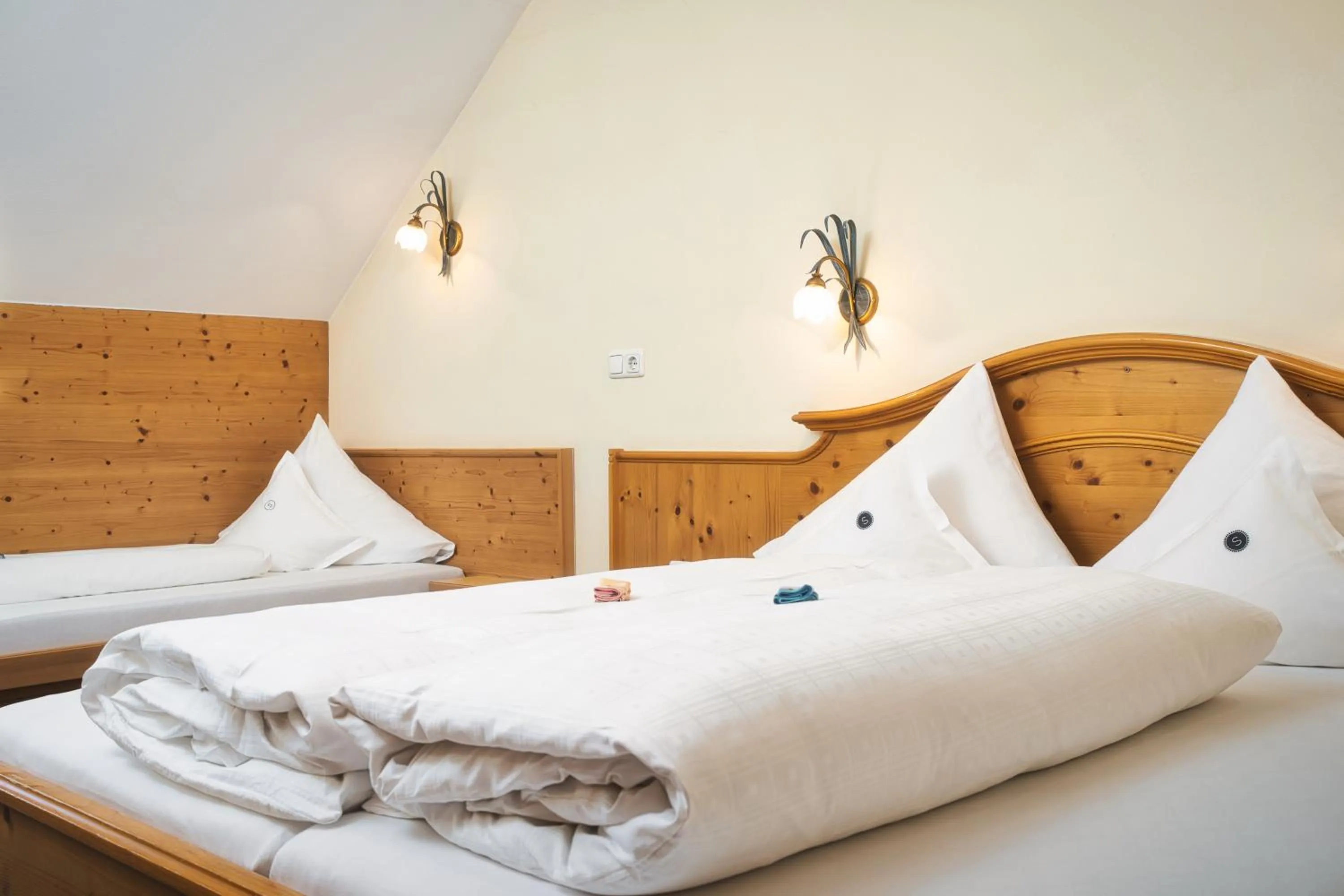 Bed in Hotel Die Arlbergerin - Design & Tiroler Gemütlichkeit