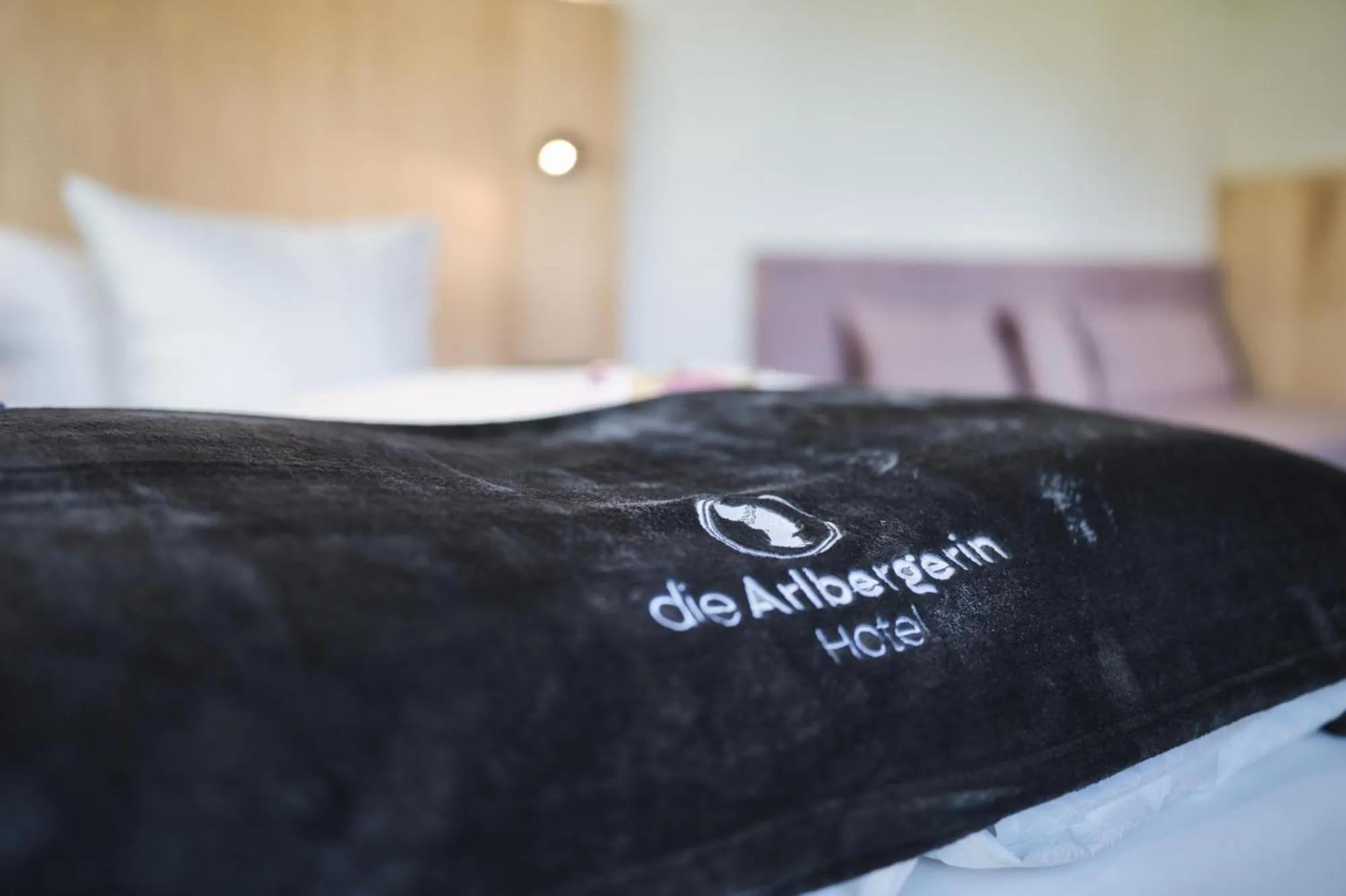 Bed in Hotel Die Arlbergerin - Design & Tiroler Gemütlichkeit