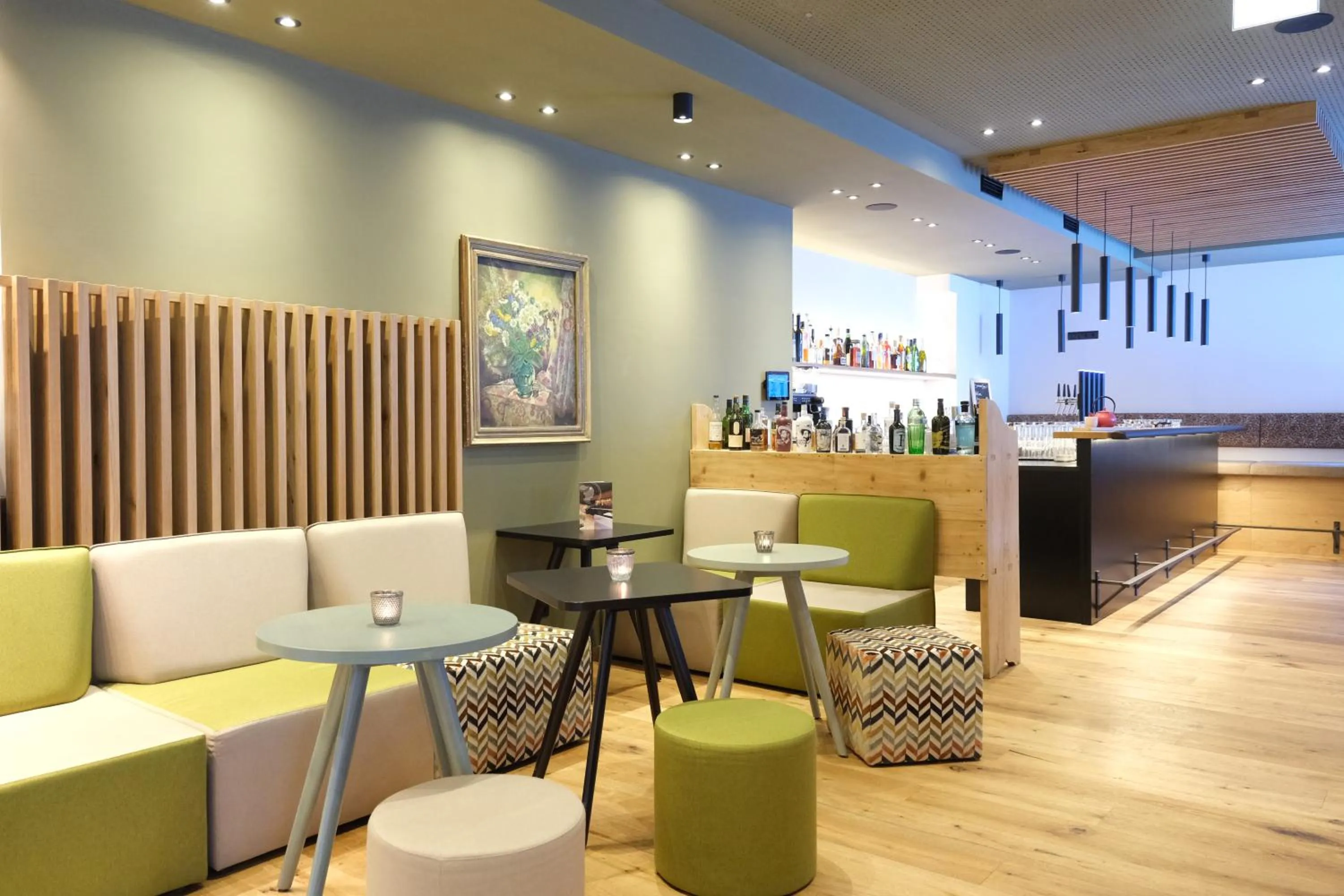 Lounge or bar in Hotel Die Arlbergerin - Design & Tiroler Gemütlichkeit