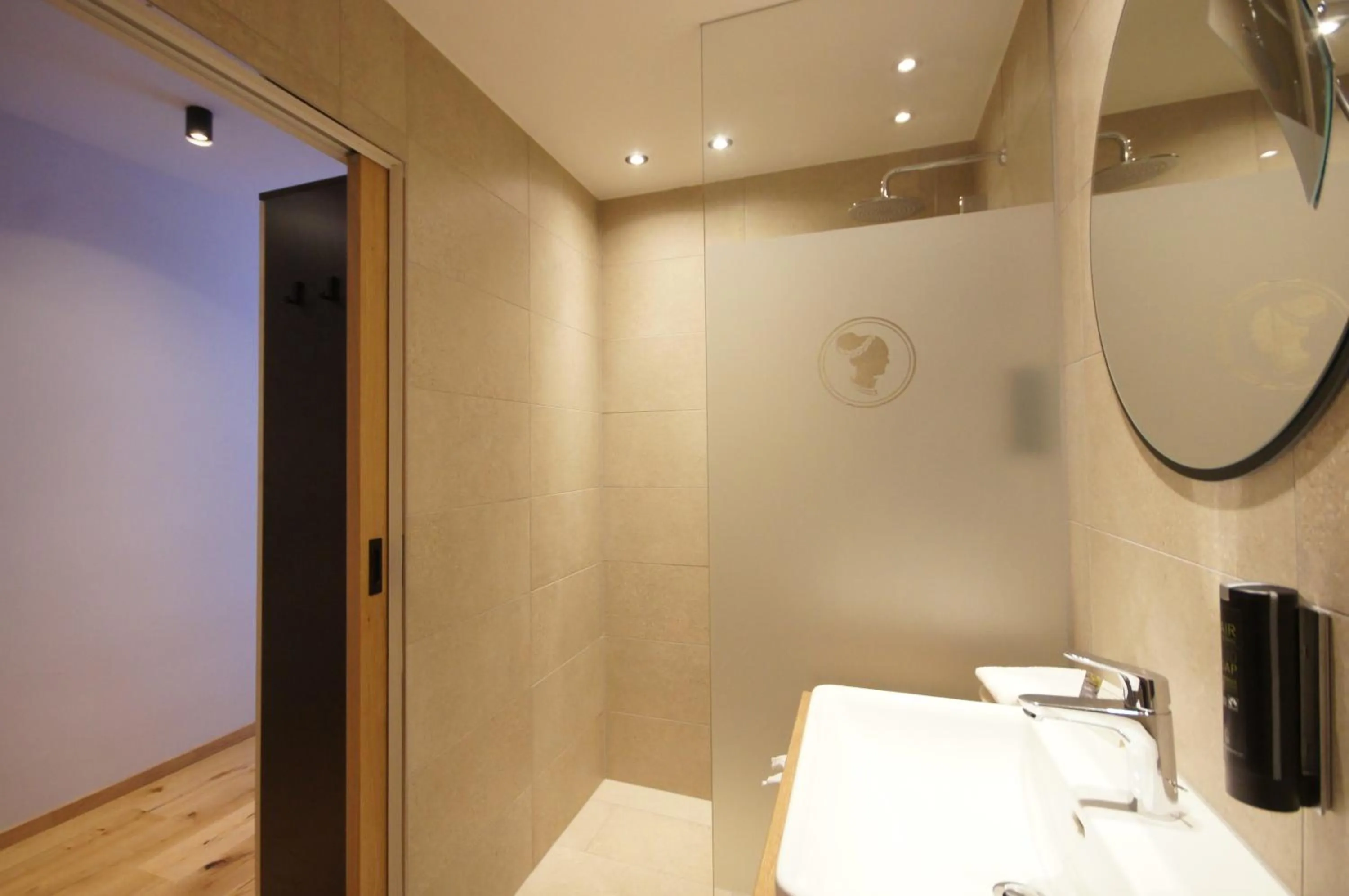 Shower in Hotel Die Arlbergerin - Design & Tiroler Gemütlichkeit