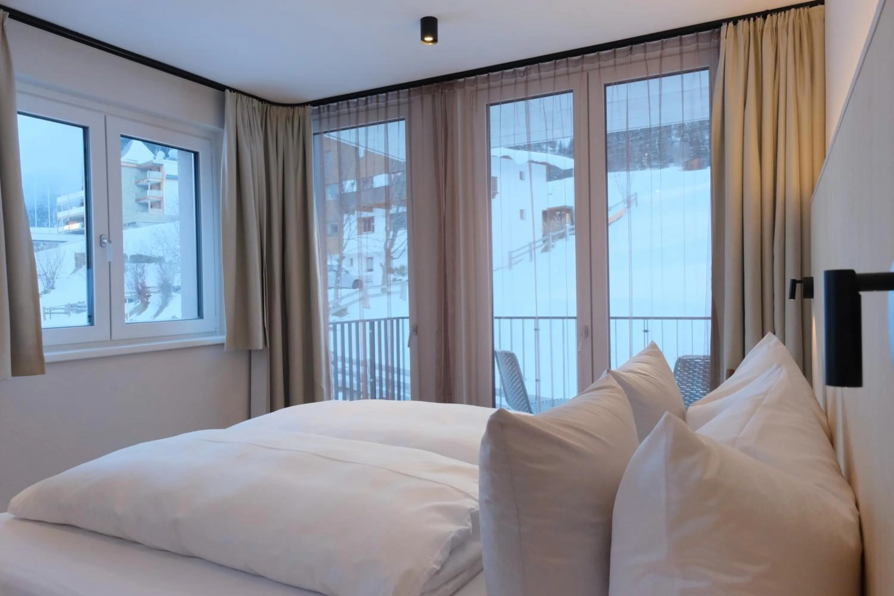 View (from property/room), Bed in Hotel Die Arlbergerin - Design & Tiroler Gemütlichkeit