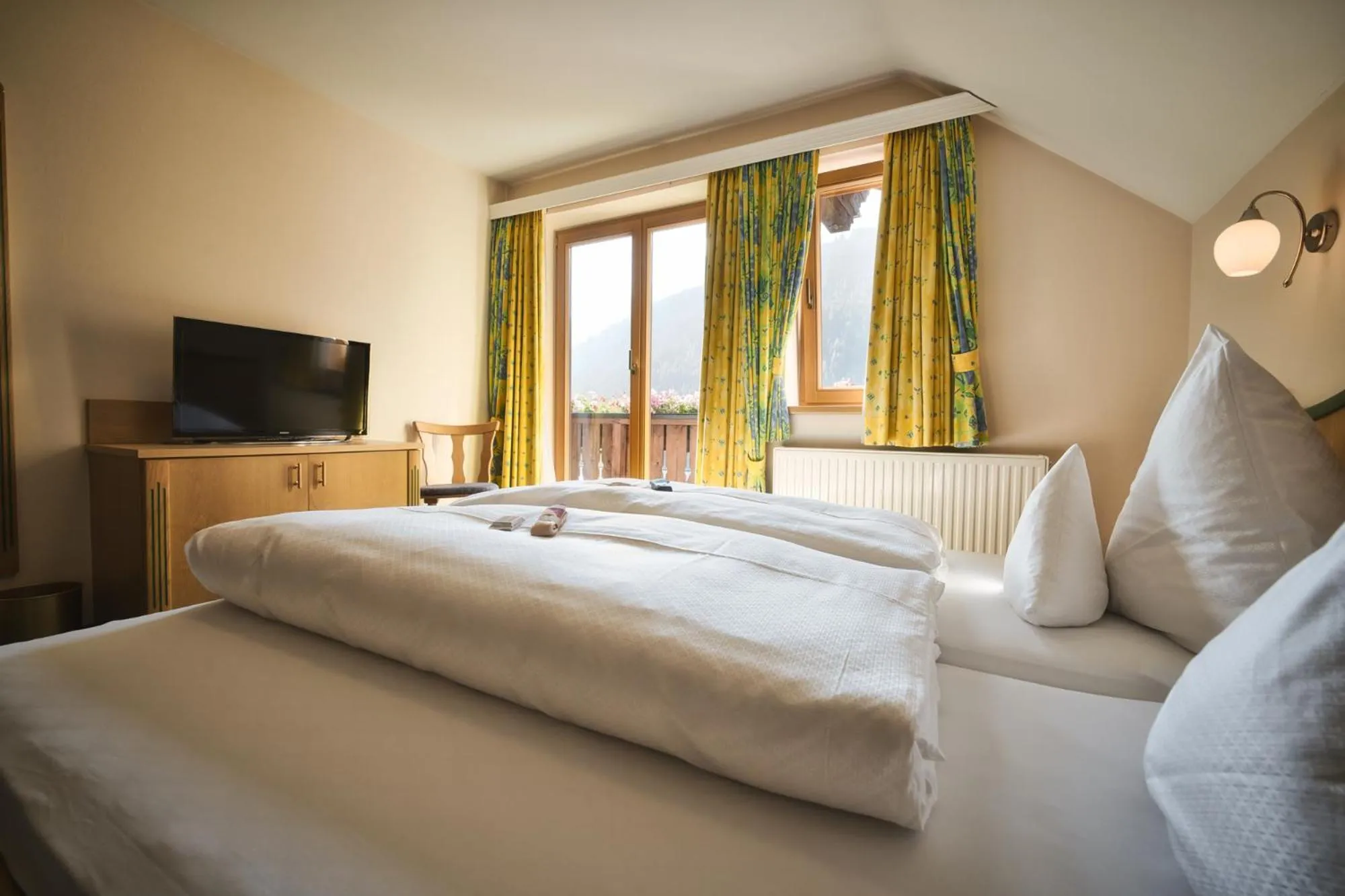 Photo of the whole room, Bed in Hotel Die Arlbergerin - Design & Tiroler Gemütlichkeit