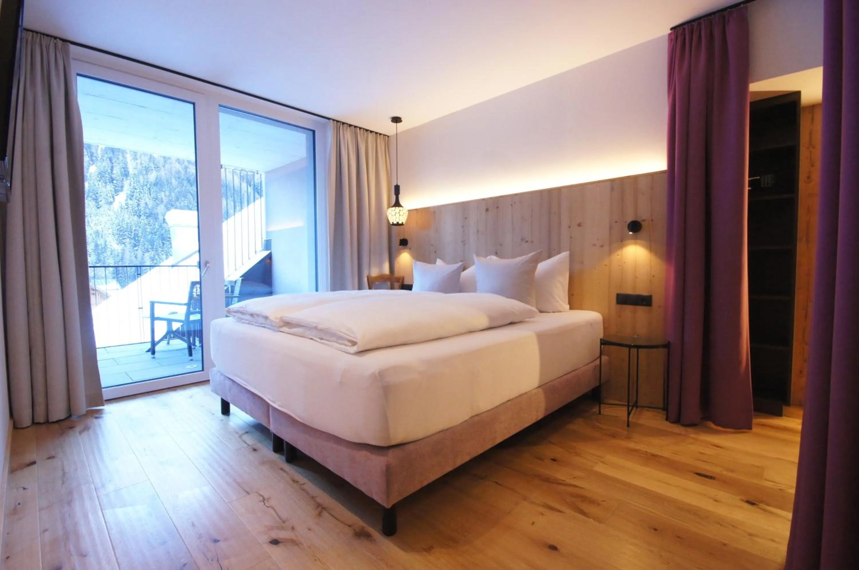 Photo of the whole room, Bed in Hotel Die Arlbergerin - Design & Tiroler Gemütlichkeit