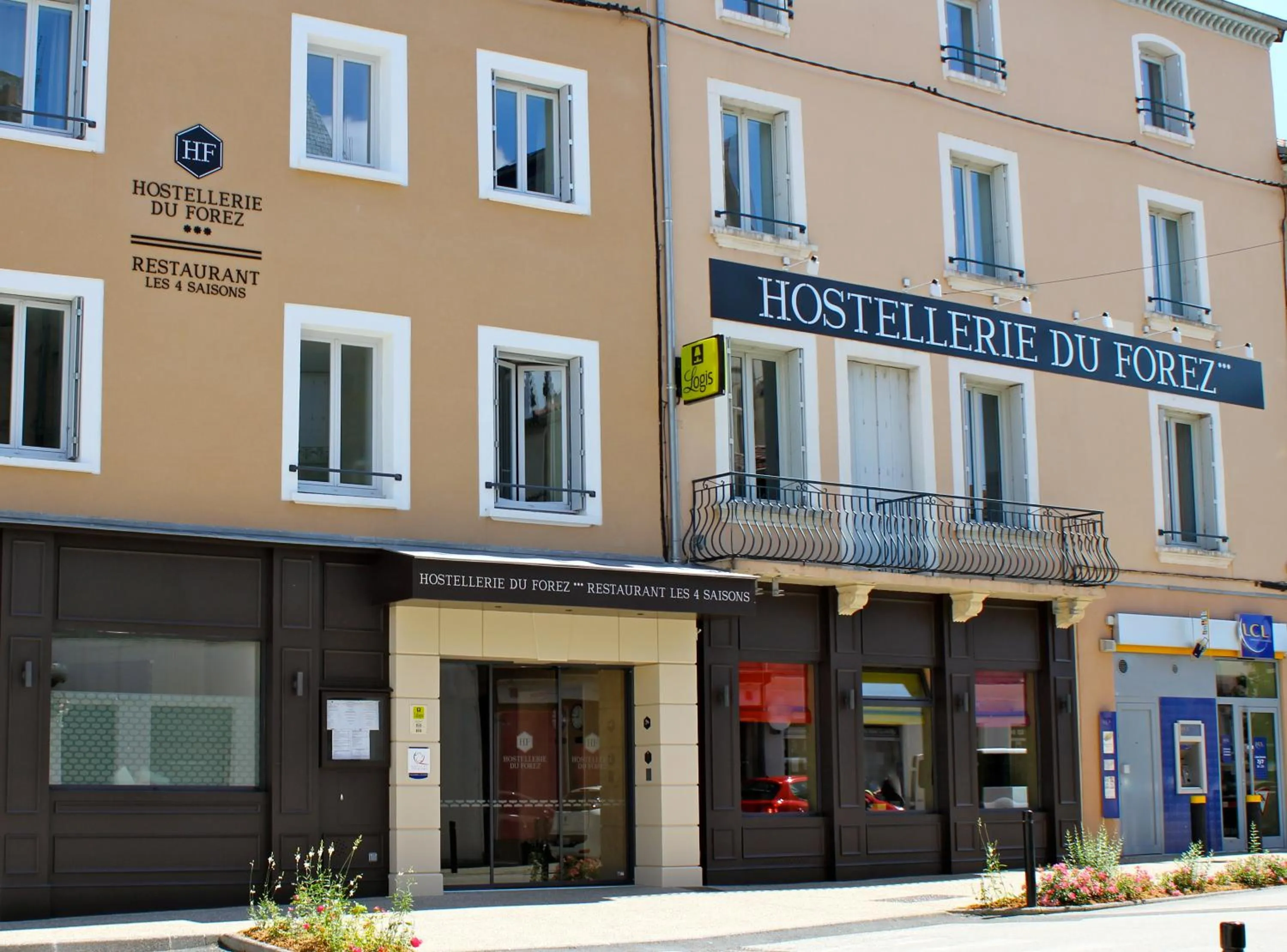 Facade/entrance in Hostellerie du Forez