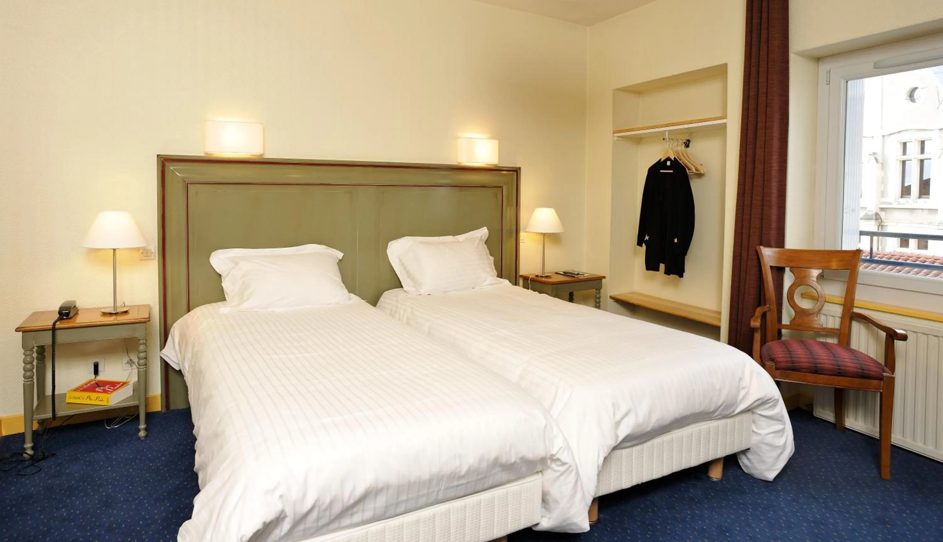 Bed in Hostellerie du Forez