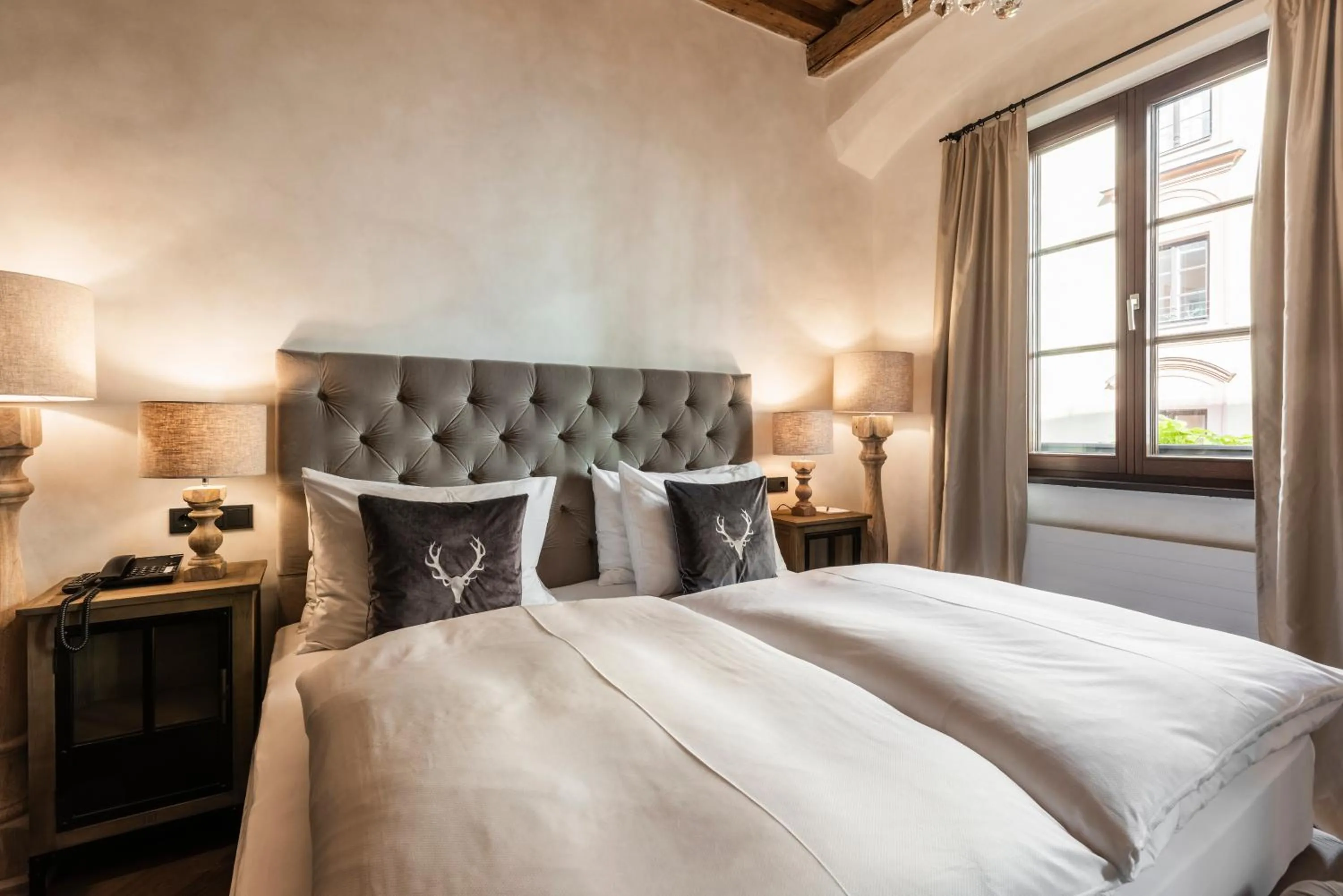 Bed in Boutiquehotel Weisses Rössl