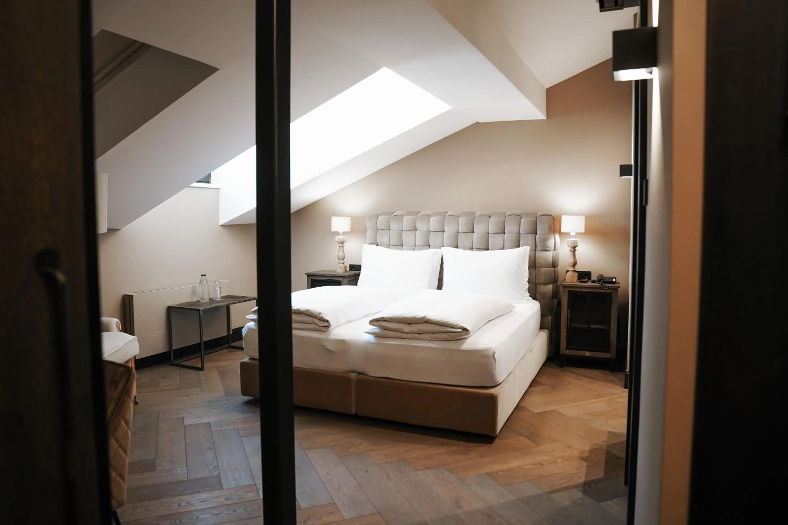 Bedroom, Bed in Boutiquehotel Weisses Rössl