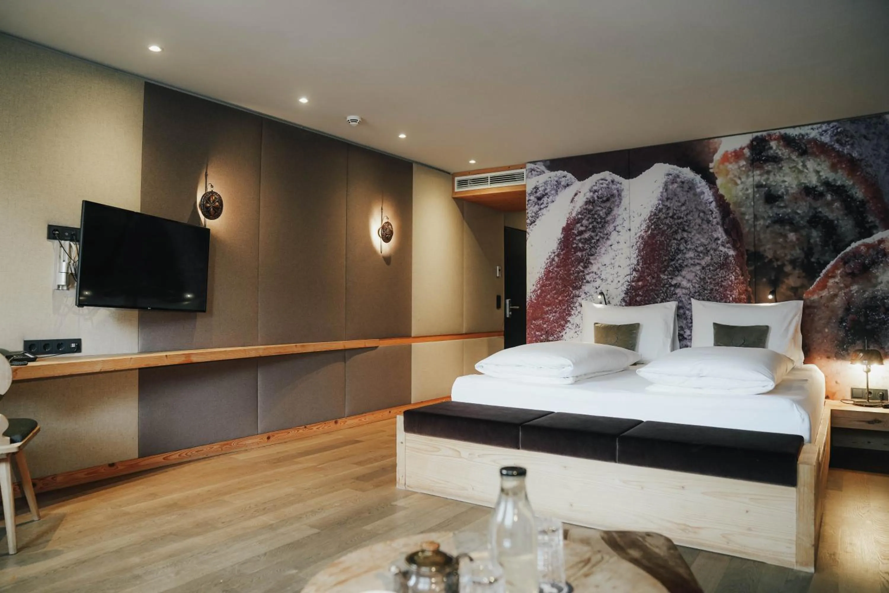 Bedroom, Bed in Boutiquehotel Weisses Rössl